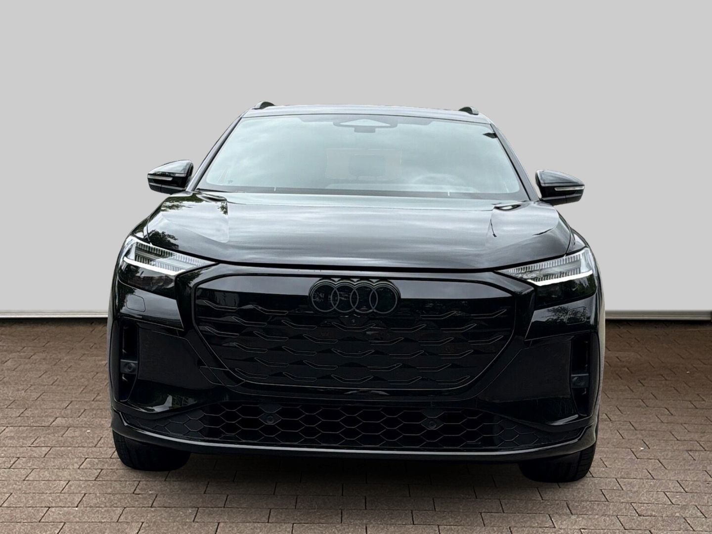 Fahrzeug 3 Fahrzeugabbildung Audi Q4 e-tron QUATTRO PER+250KW+AHK+LED+TECHPRO+PANO