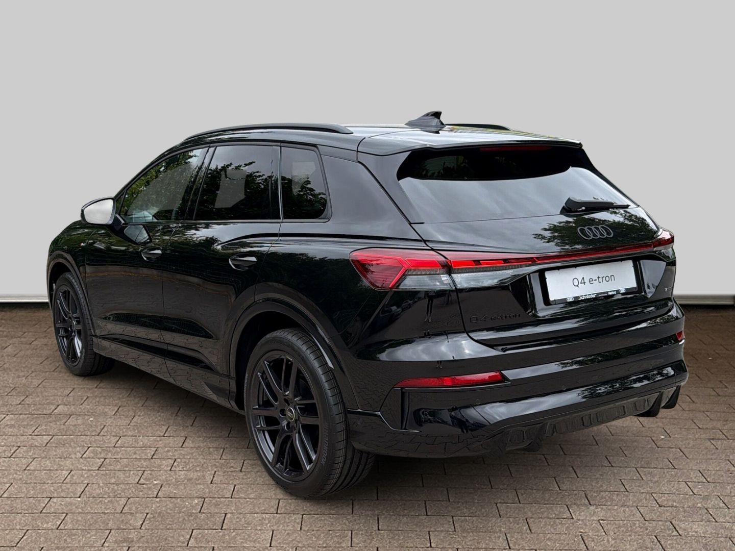 Fahrzeug 6 Fahrzeugabbildung Audi Q4 e-tron QUATTRO PER+250KW+AHK+LED+TECHPRO+PANO