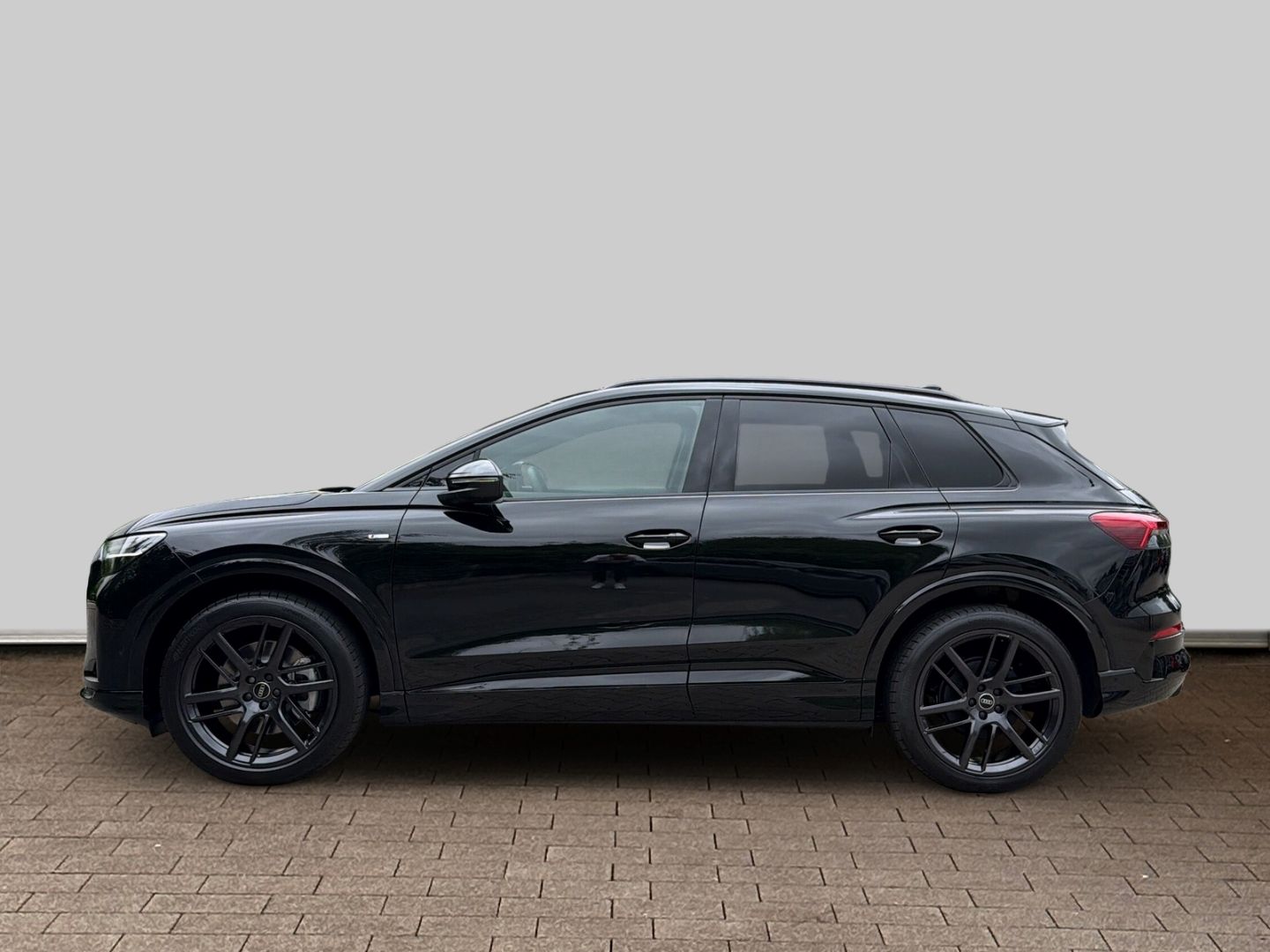Fahrzeug 7 Fahrzeugabbildung Audi Q4 e-tron QUATTRO PER+250KW+AHK+LED+TECHPRO+PANO