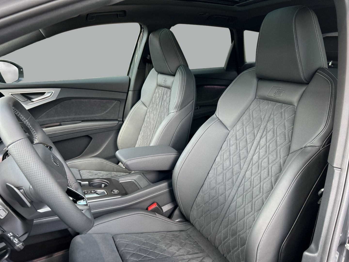 Fahrzeugabbildung Audi Q4 e-tron SUV210KW PERF.+SHZ+AHK+LED+PANO+TECHPL