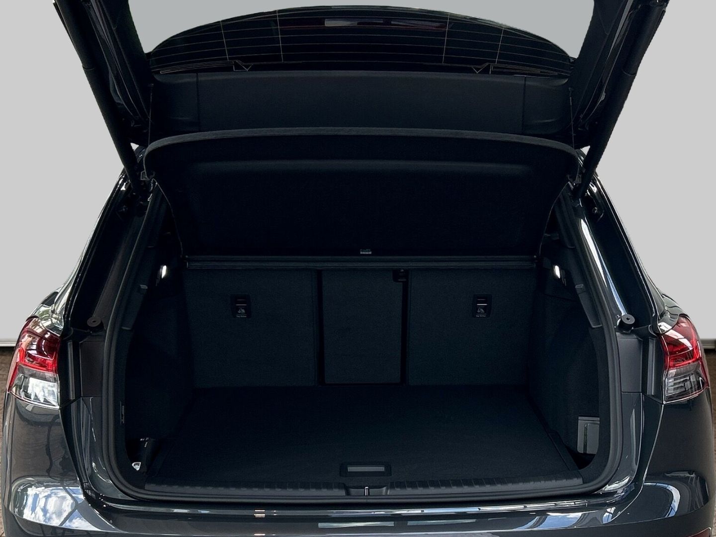 Fahrzeugabbildung Audi Q4 e-tron SUV210KW PERF.+SHZ+AHK+LED+PANO+TECHPL