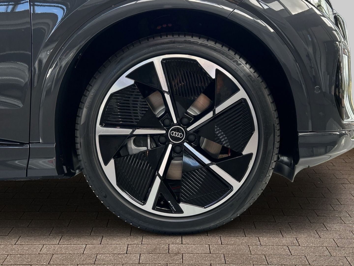 Fahrzeugabbildung Audi Q4 e-tron SUV210KW PERF.+SHZ+AHK+LED+PANO+TECHPL