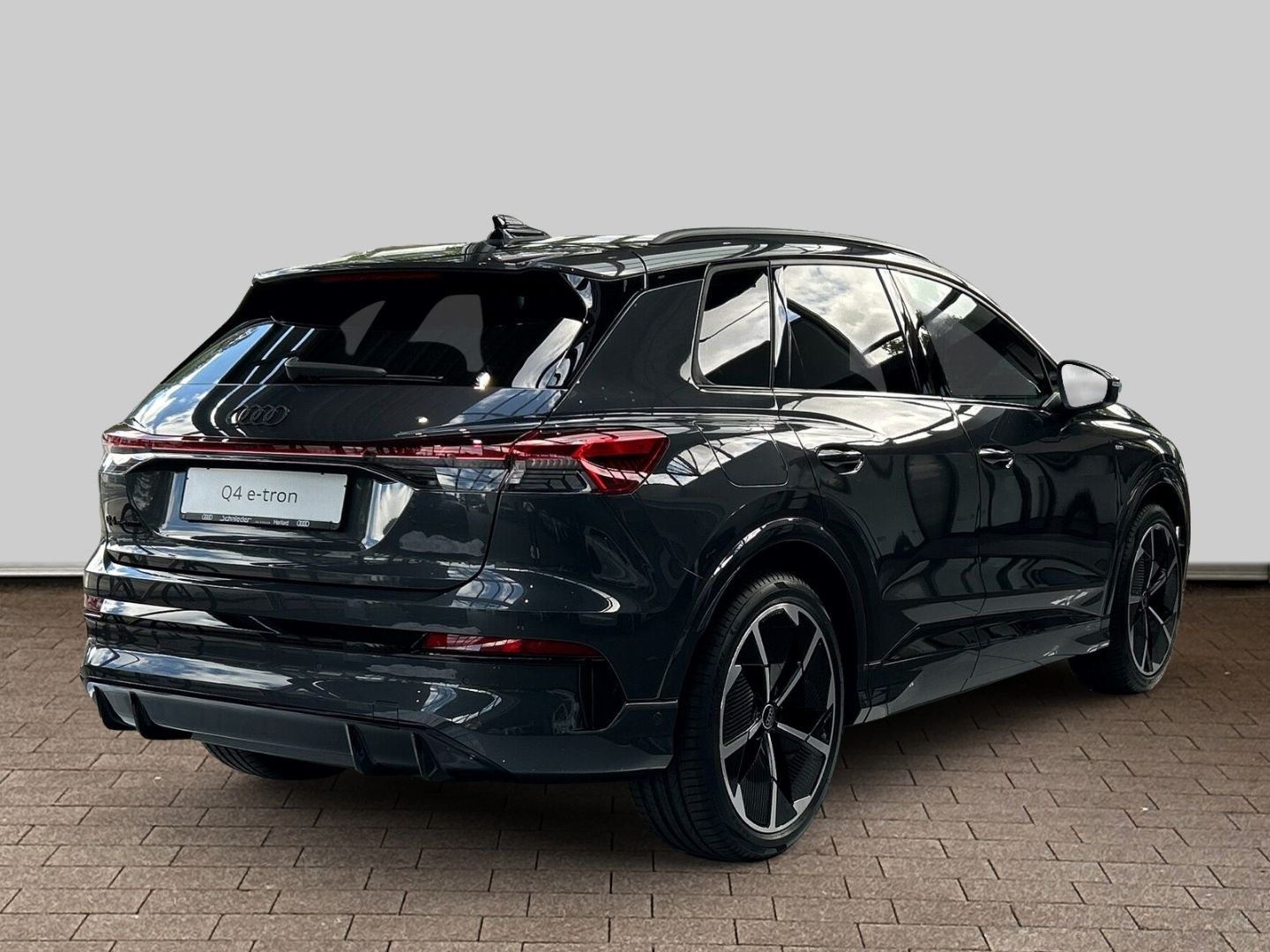 Fahrzeugabbildung Audi Q4 e-tron SUV210KW PERF.+SHZ+AHK+LED+PANO+TECHPL