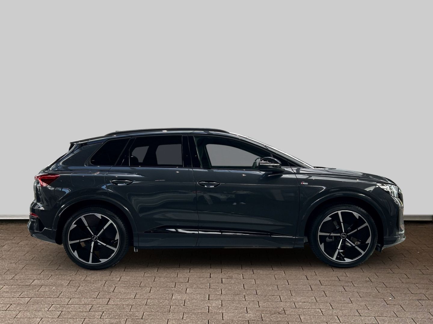 Fahrzeugabbildung Audi Q4 e-tron SUV210KW PERF.+SHZ+AHK+LED+PANO+TECHPL