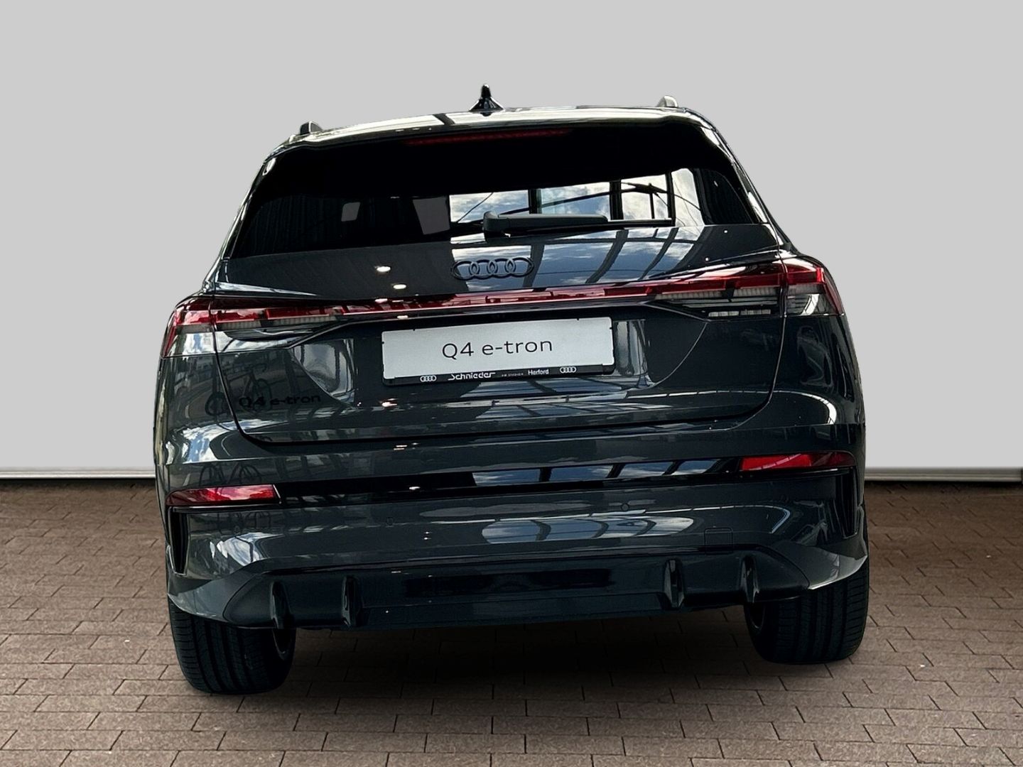 Fahrzeugabbildung Audi Q4 e-tron SUV210KW PERF.+SHZ+AHK+LED+PANO+TECHPL