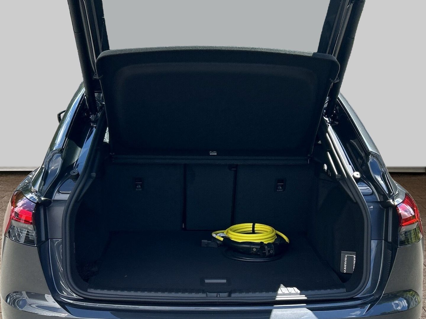 Fahrzeugabbildung Audi Q4 e-tron SPORTBACK QUATTRO 220KW+PANO+AHK+LED+T