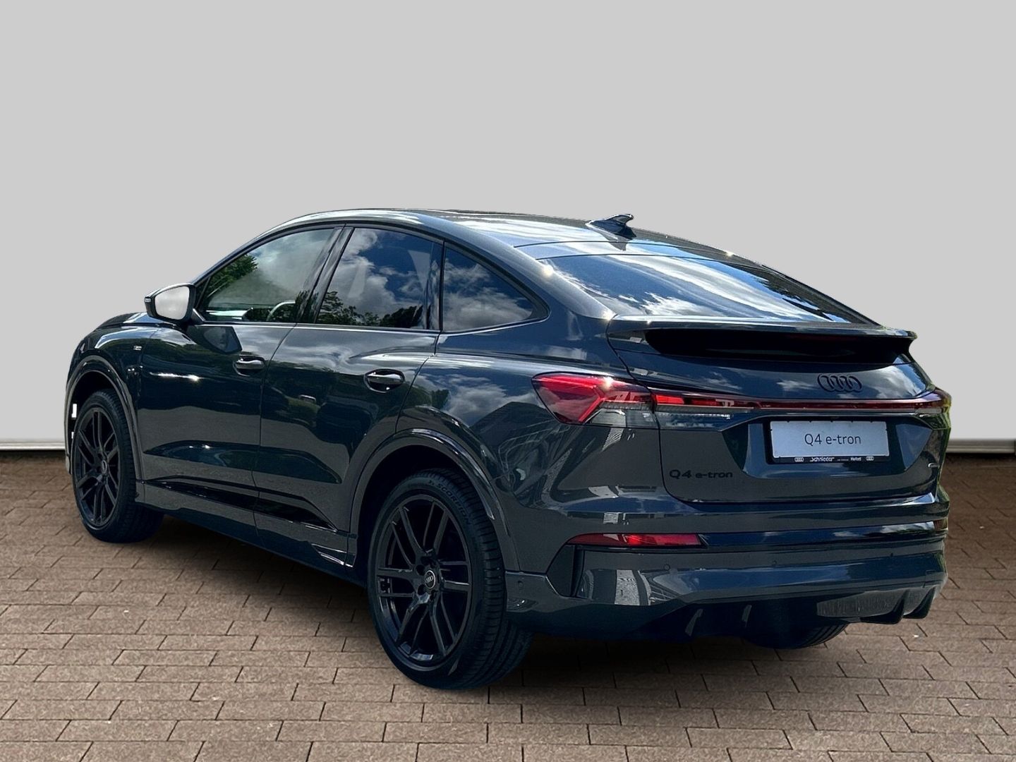 Fahrzeugabbildung Audi Q4 e-tron SPORTBACK QUATTRO 220KW+PANO+AHK+LED+T