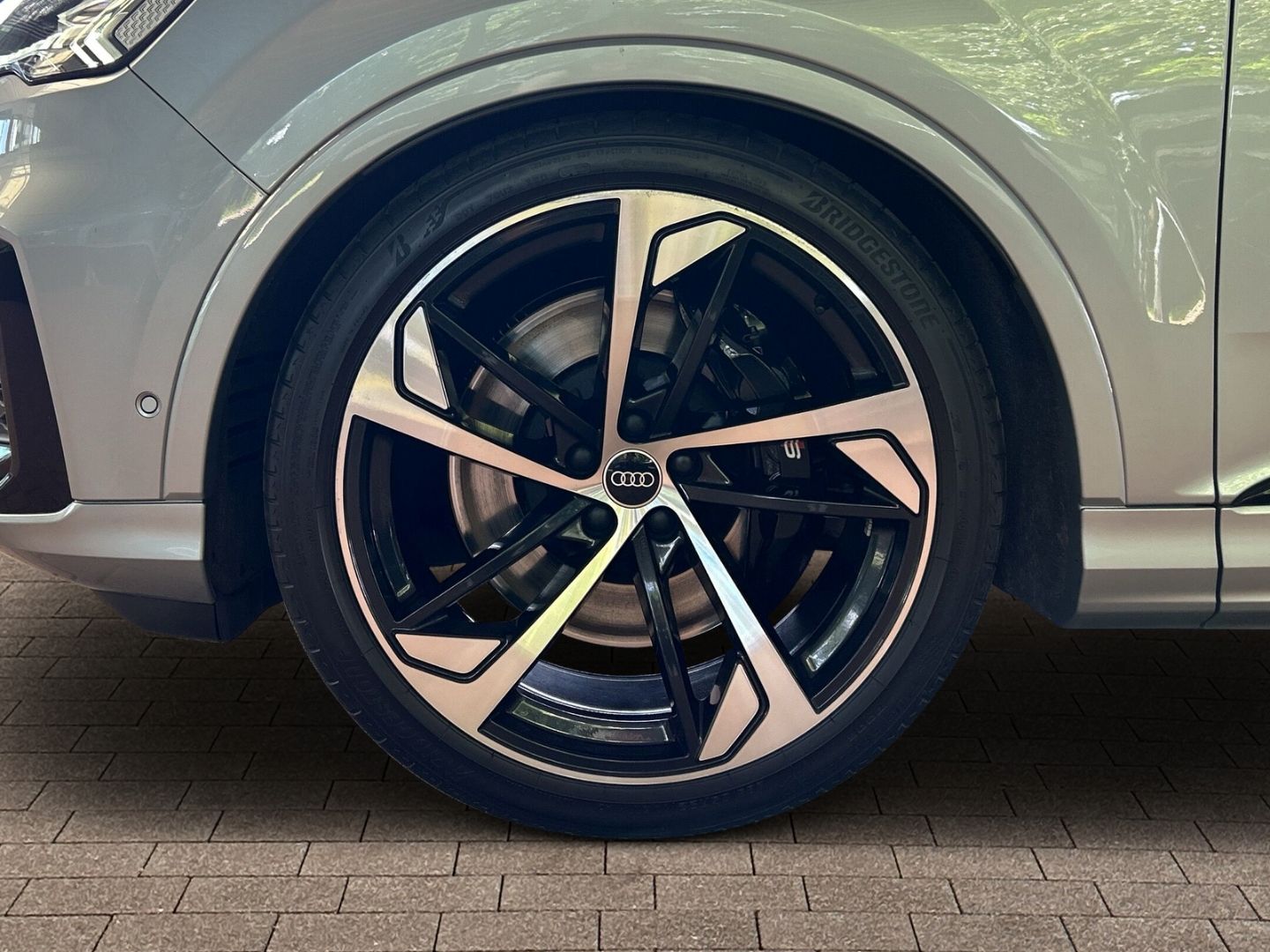 Fahrzeugabbildung Audi SQ7 4.0 TFSI quattro Matrix LED Sportsitze Kamer