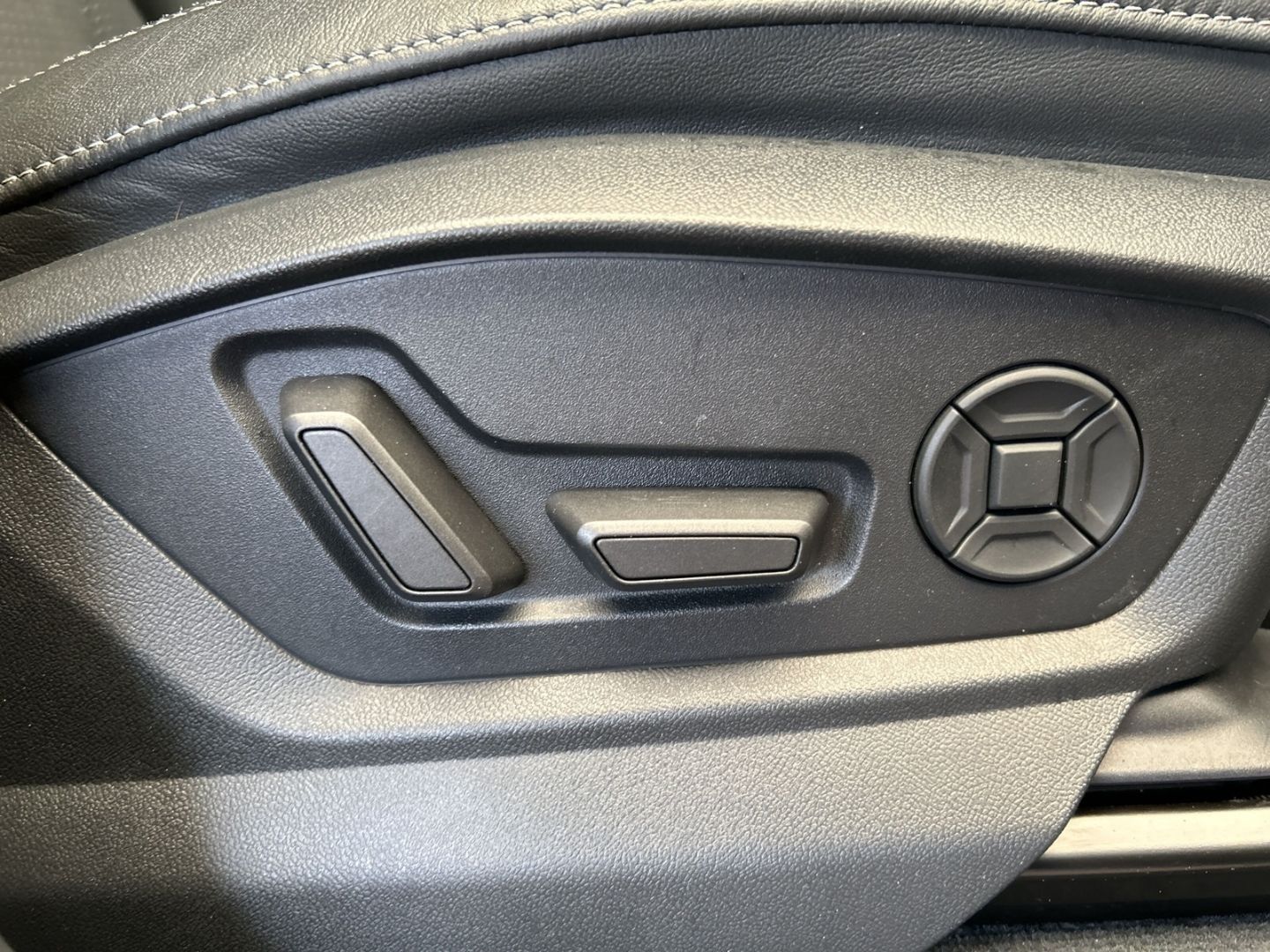 Fahrzeugabbildung Audi SQ7 4.0 TFSI quattro Matrix LED Sportsitze Kamer
