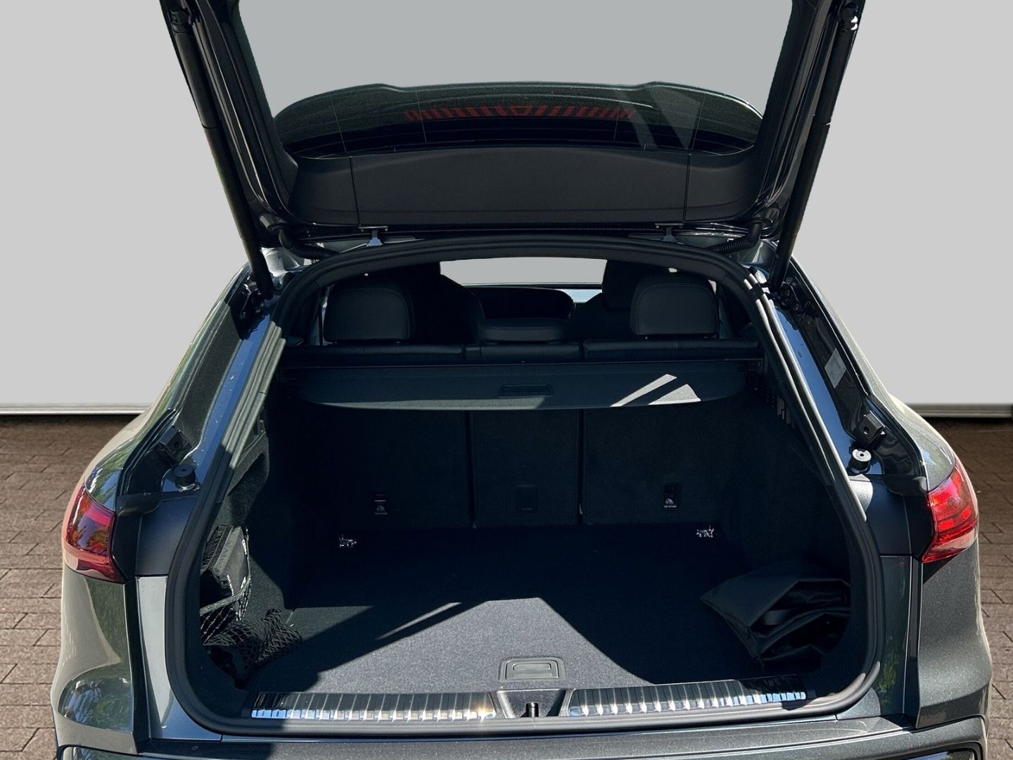 Fahrzeug 18 Fahrzeugabbildung Audi Q5 SPORTB.TFSI LED+MEMORY+LEDER+TECH PLUS+PARK L