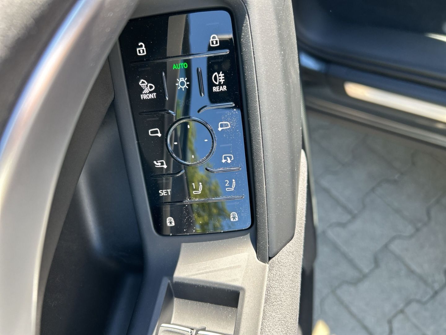 Fahrzeug 23 Fahrzeugabbildung Audi Q5 SPORTB.TFSI LED+MEMORY+LEDER+TECH PLUS+PARK L