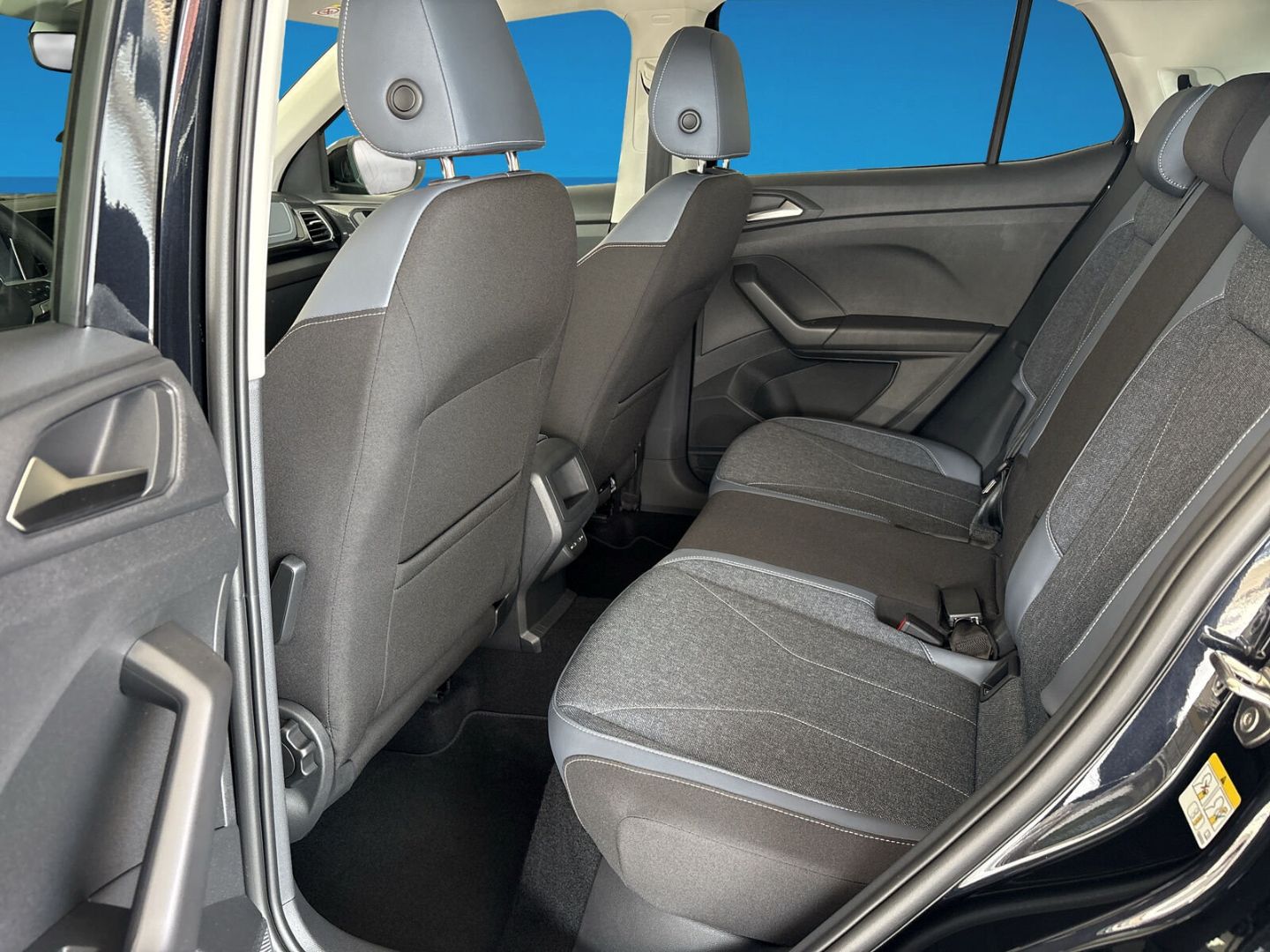 Fahrzeug 13 Fahrzeugabbildung Volkswagen T-Cross Style 1.5l TSI TRAVEL COMFORT REAR VIEW