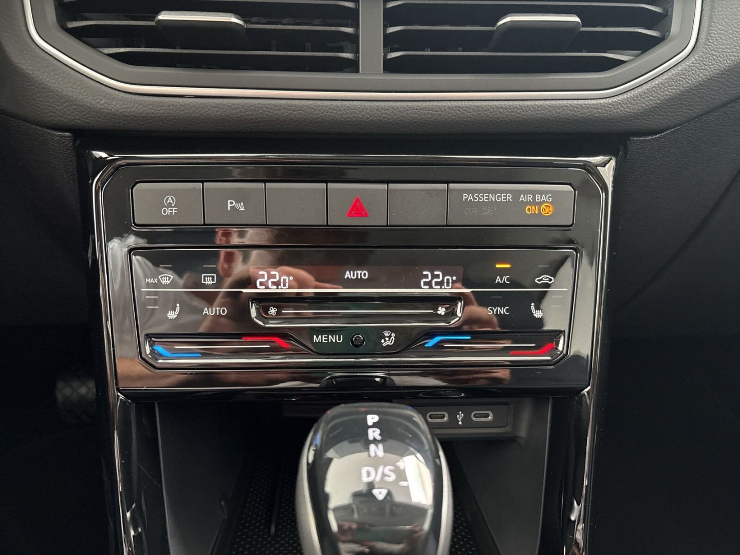 Fahrzeug 18 Fahrzeugabbildung Volkswagen T-Cross Style 1.5l TSI TRAVEL COMFORT REAR VIEW