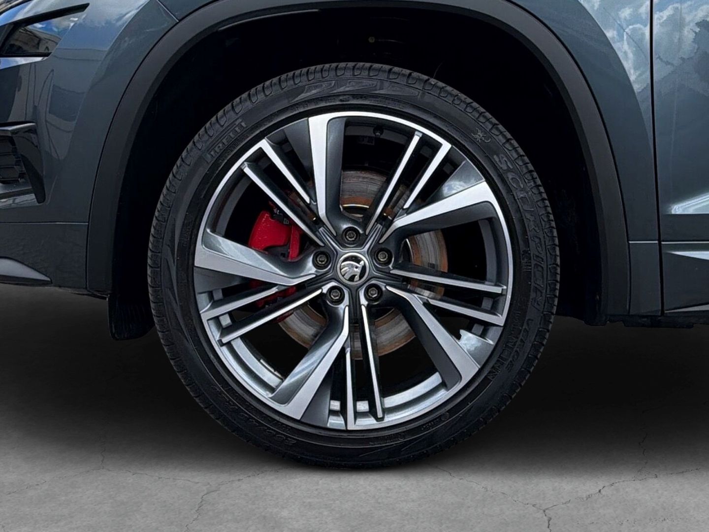 Fahrzeug 8 Fahrzeugabbildung SKODA Kodiaq 2.0 Bi-TDI RS 4x4 REAR VIEW AHK Navi