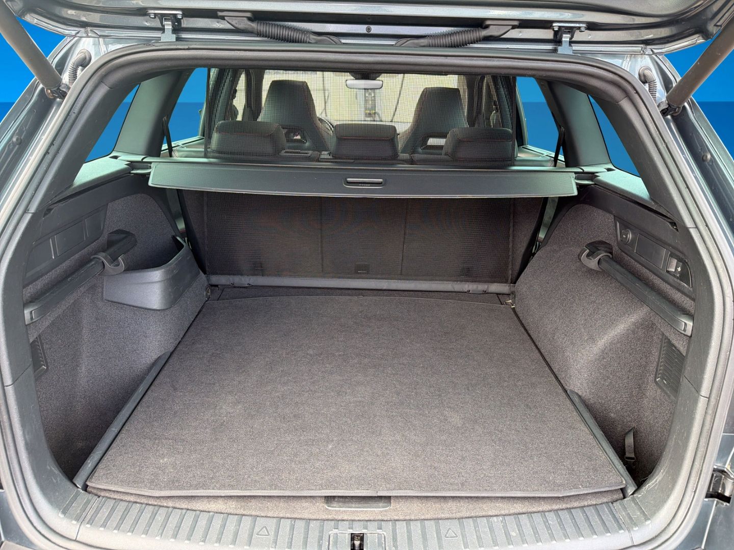 Fahrzeug 9 Fahrzeugabbildung SKODA Kodiaq 2.0 Bi-TDI RS 4x4 REAR VIEW AHK Navi