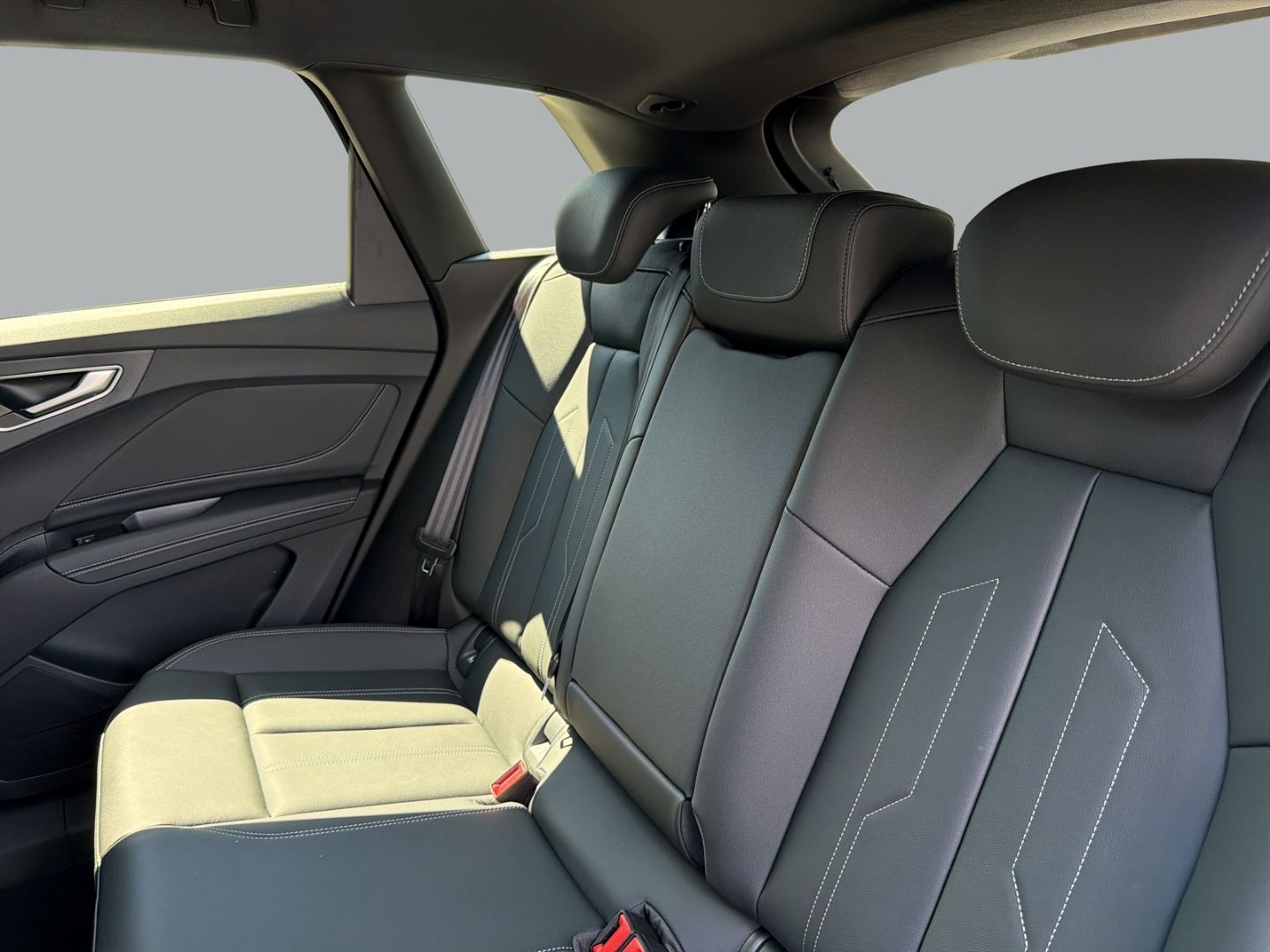 Fahrzeug 14 Fahrzeugabbildung Audi Q4 e-tron SUV PERFORMANCE+LED+AHK+TECHPLUS+
