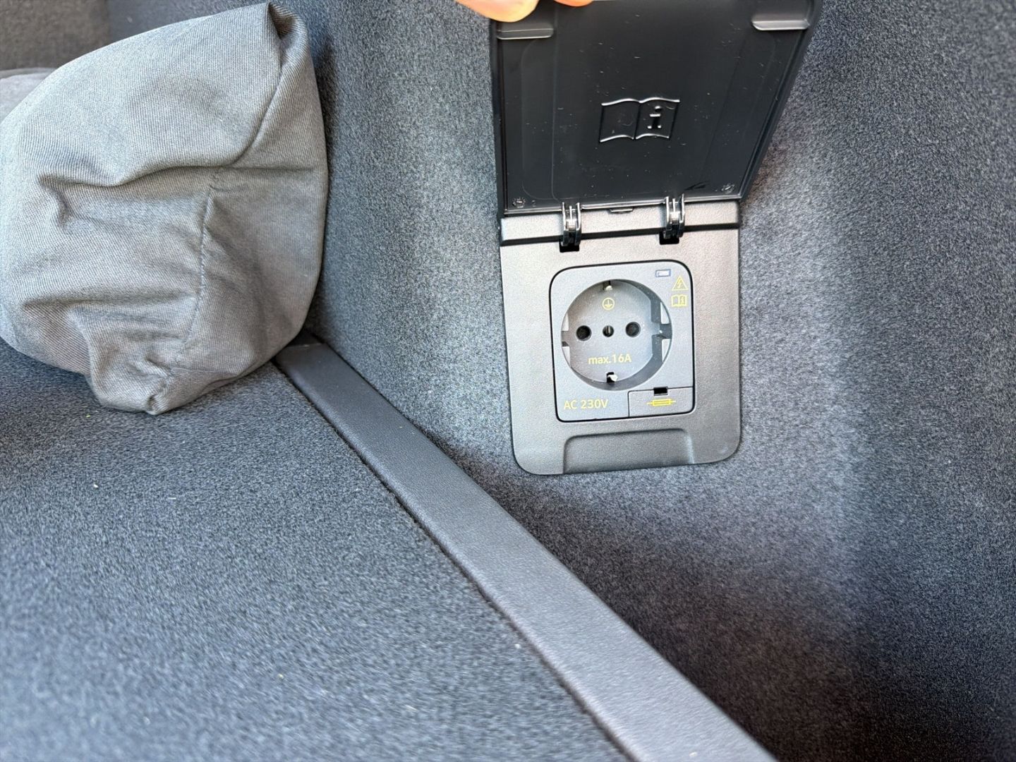 Fahrzeug 23 Fahrzeugabbildung Audi Q4 e-tron SUV PERFORMANCE+LED+AHK+TECHPLUS+
