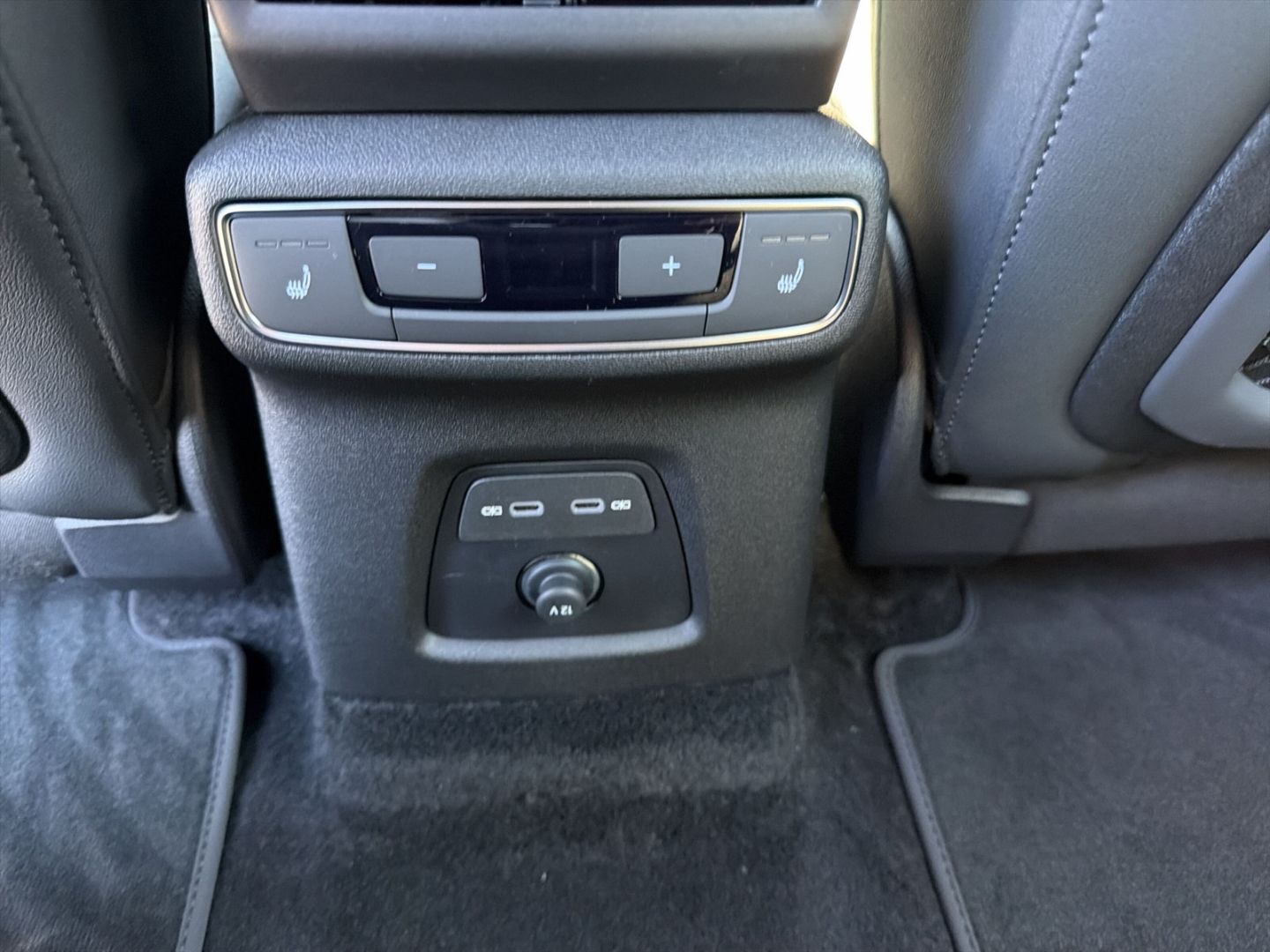Fahrzeug 25 Fahrzeugabbildung Audi Q4 e-tron SUV PERFORMANCE+LED+AHK+TECHPLUS+