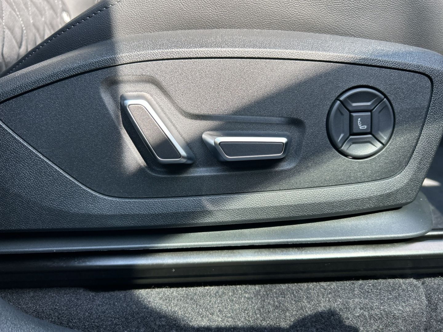 Fahrzeugabbildung Audi Q6 e-tron SUV QUATTRO 315 kW+SLINE BUSINESS+AHK