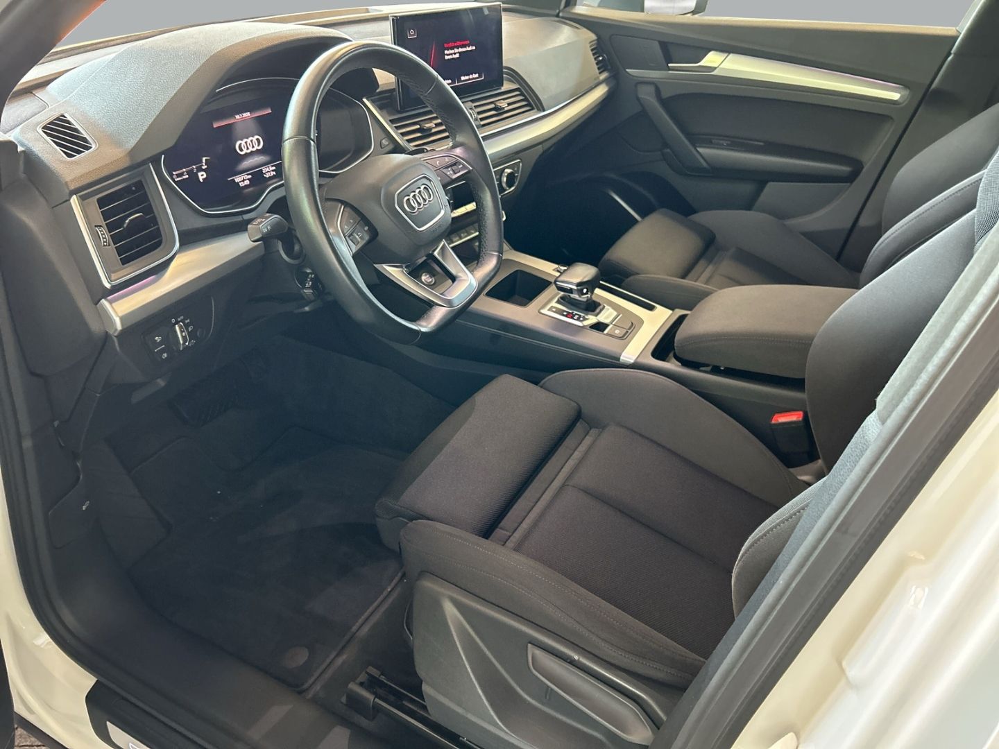 Fahrzeugabbildung Audi Q5 Sportback 35 TDI S tronic S Line Sportsitze S