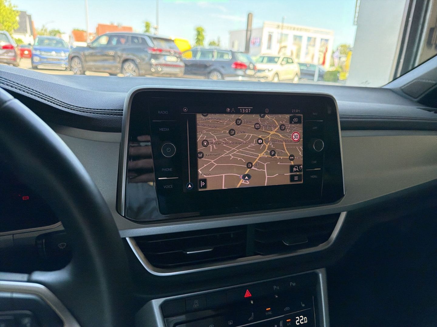 Fahrzeug 19 Fahrzeugabbildung Volkswagen T-Roc 1.5 TSI Goal RearView Clima Navi LED-Plus