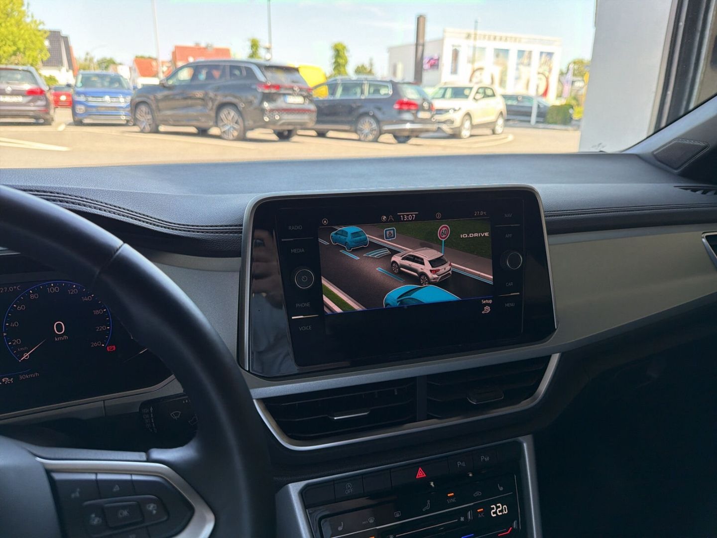Fahrzeug 21 Fahrzeugabbildung Volkswagen T-Roc 1.5 TSI Goal RearView Clima Navi LED-Plus