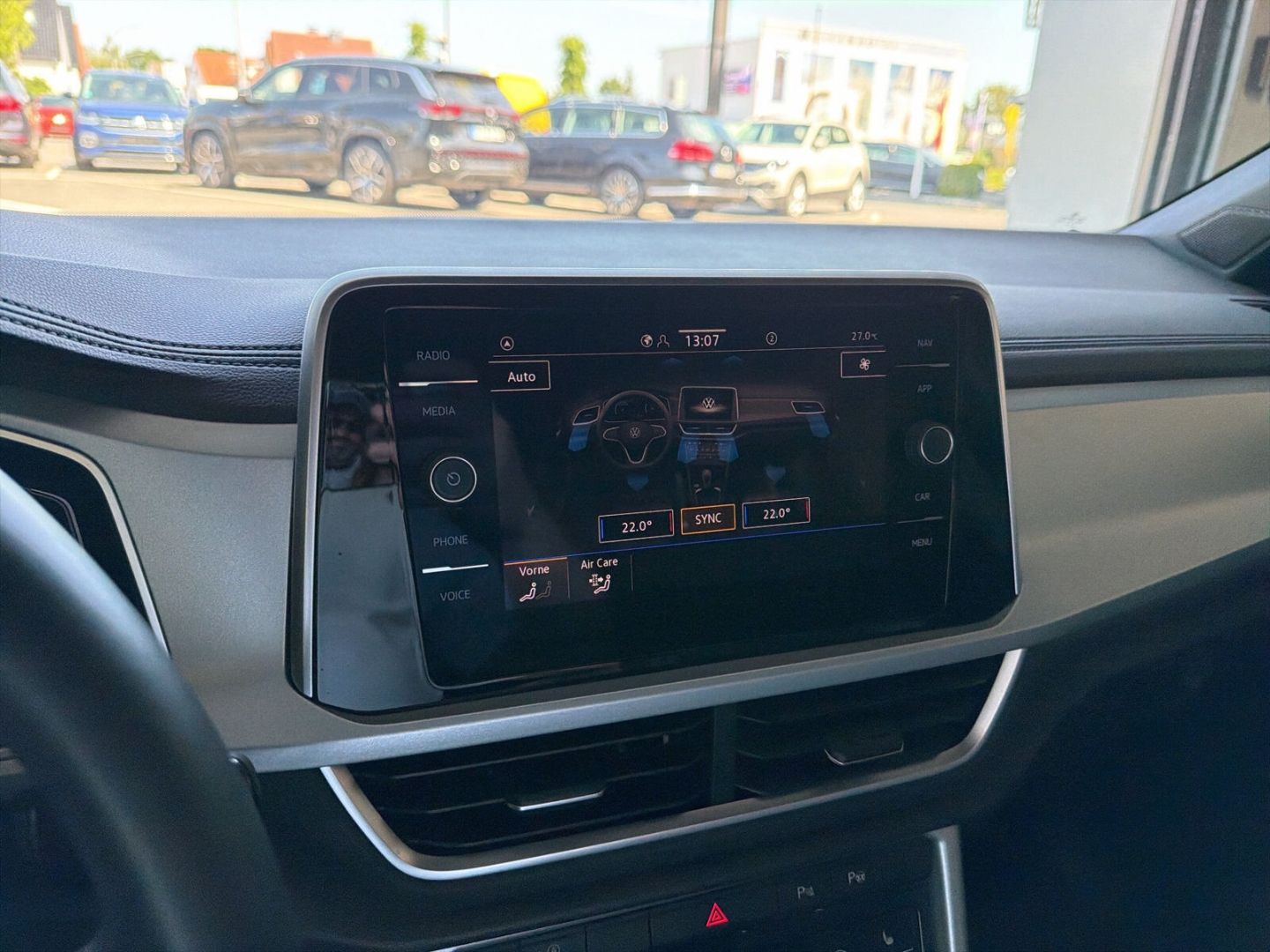 Fahrzeug 22 Fahrzeugabbildung Volkswagen T-Roc 1.5 TSI Goal RearView Clima Navi LED-Plus