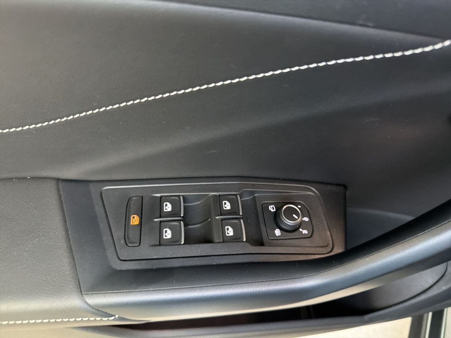 Fahrzeugabbildung Volkswagen T-Roc 1.5 TSI Goal Rear View Clima LED Navi