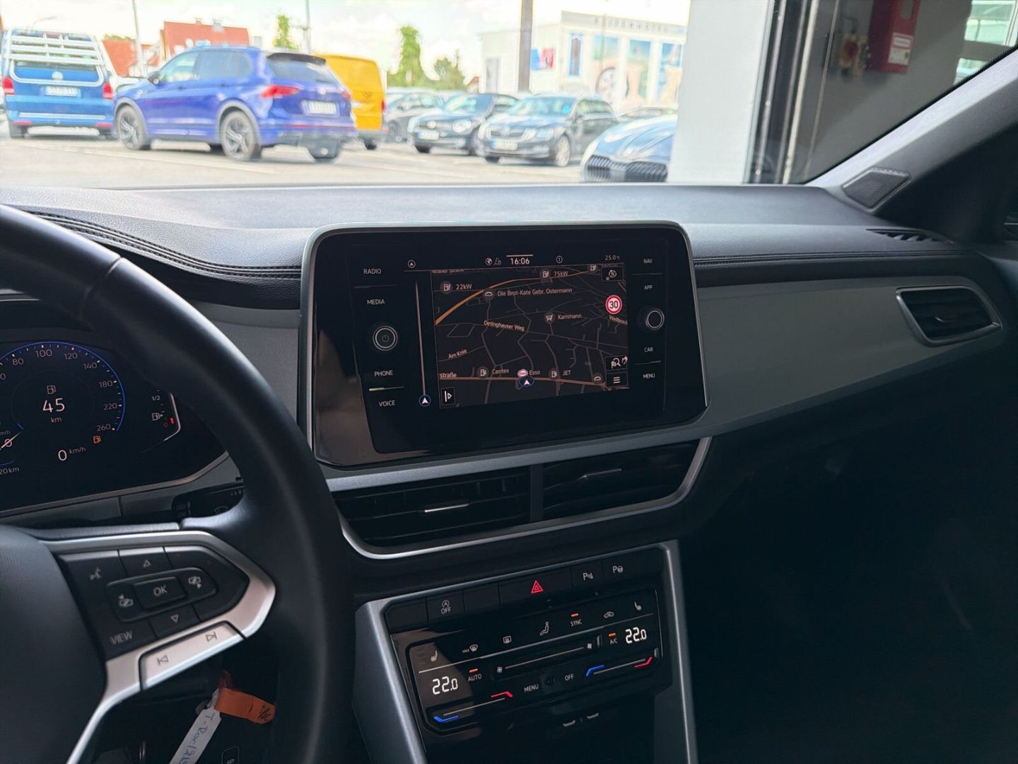 Fahrzeugabbildung Volkswagen T-Roc 1.5 TSI Goal Rear View Clima LED Navi