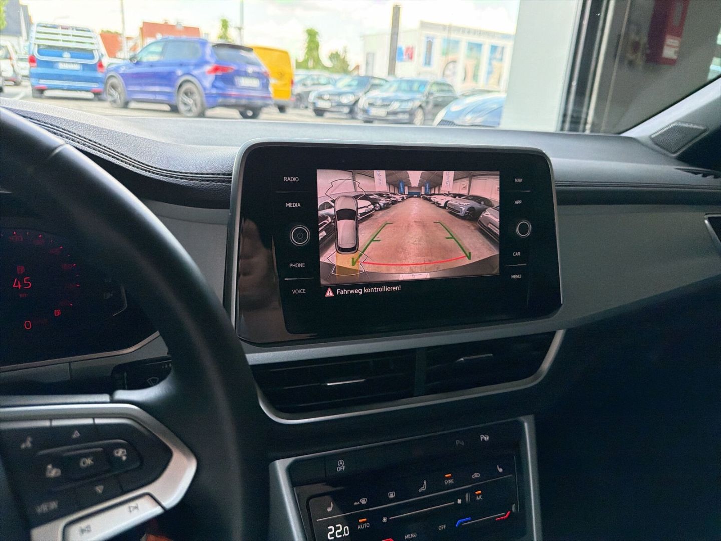 Fahrzeugabbildung Volkswagen T-Roc 1.5 TSI Goal Rear View Clima LED Navi