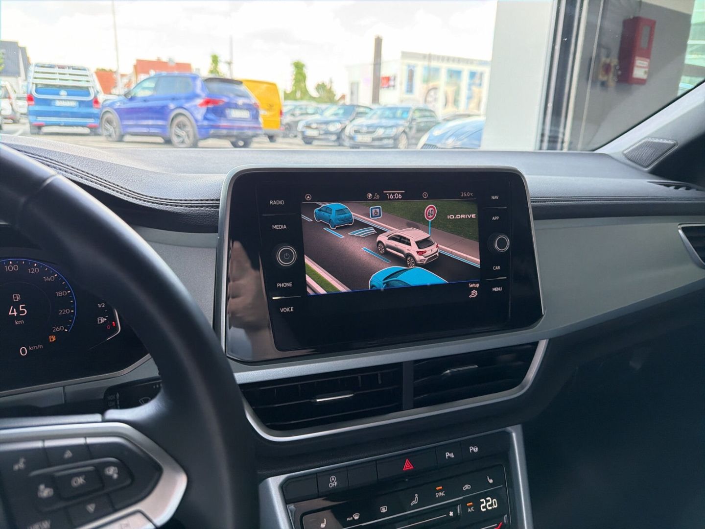 Fahrzeugabbildung Volkswagen T-Roc 1.5 TSI Goal Rear View Clima LED Navi