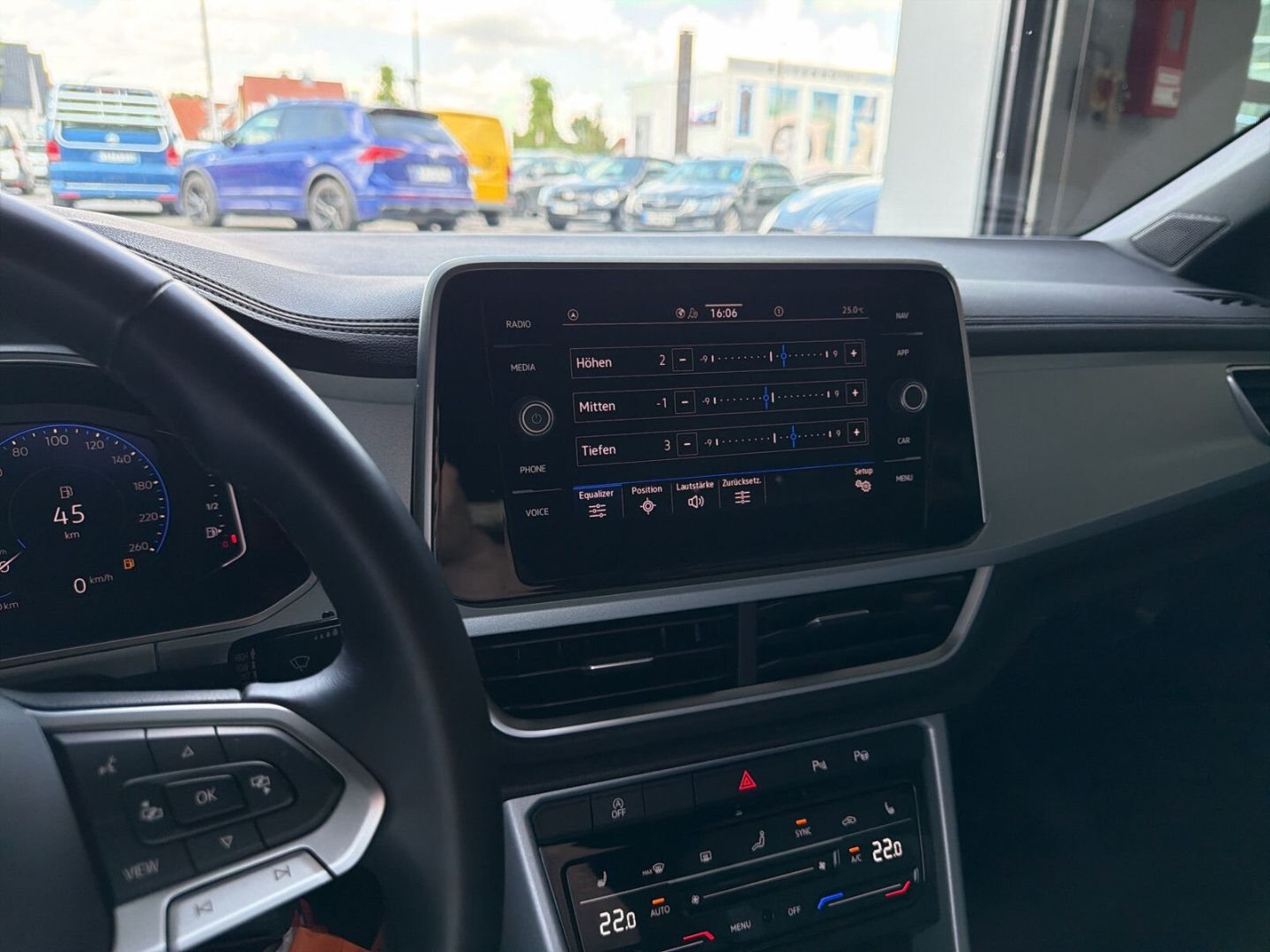 Fahrzeugabbildung Volkswagen T-Roc 1.5 TSI Goal Rear View Clima LED Navi