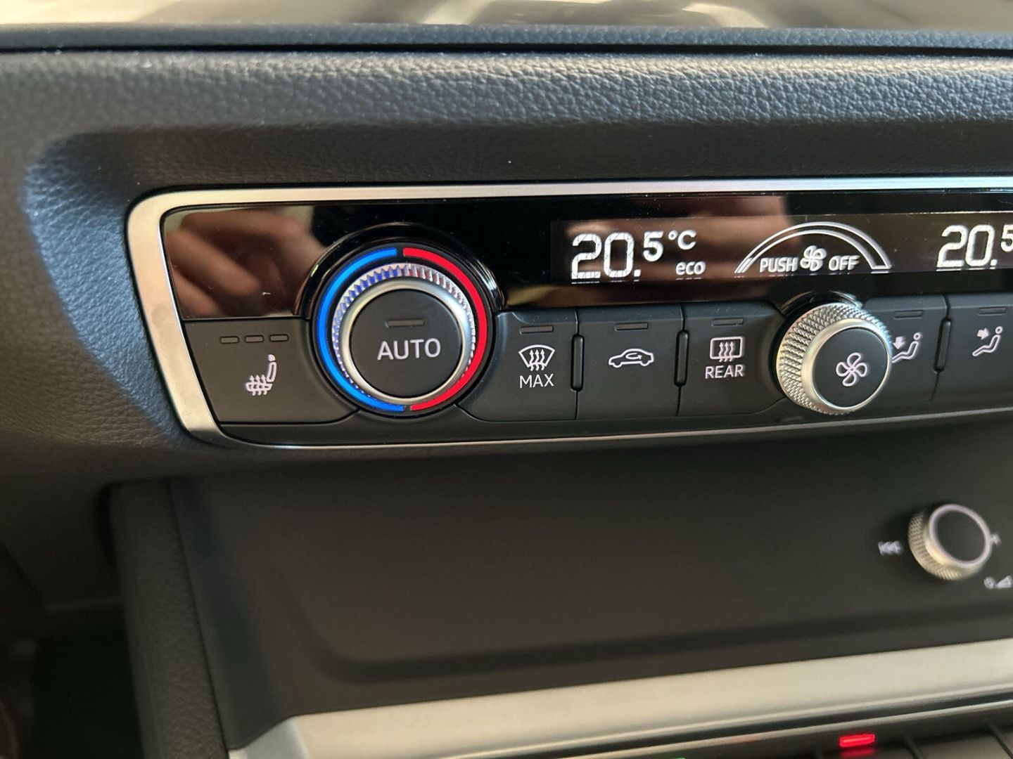 Fahrzeugabbildung Audi Q3 45 TFSI e LED Kamera Alu 18'' Carplay AHK