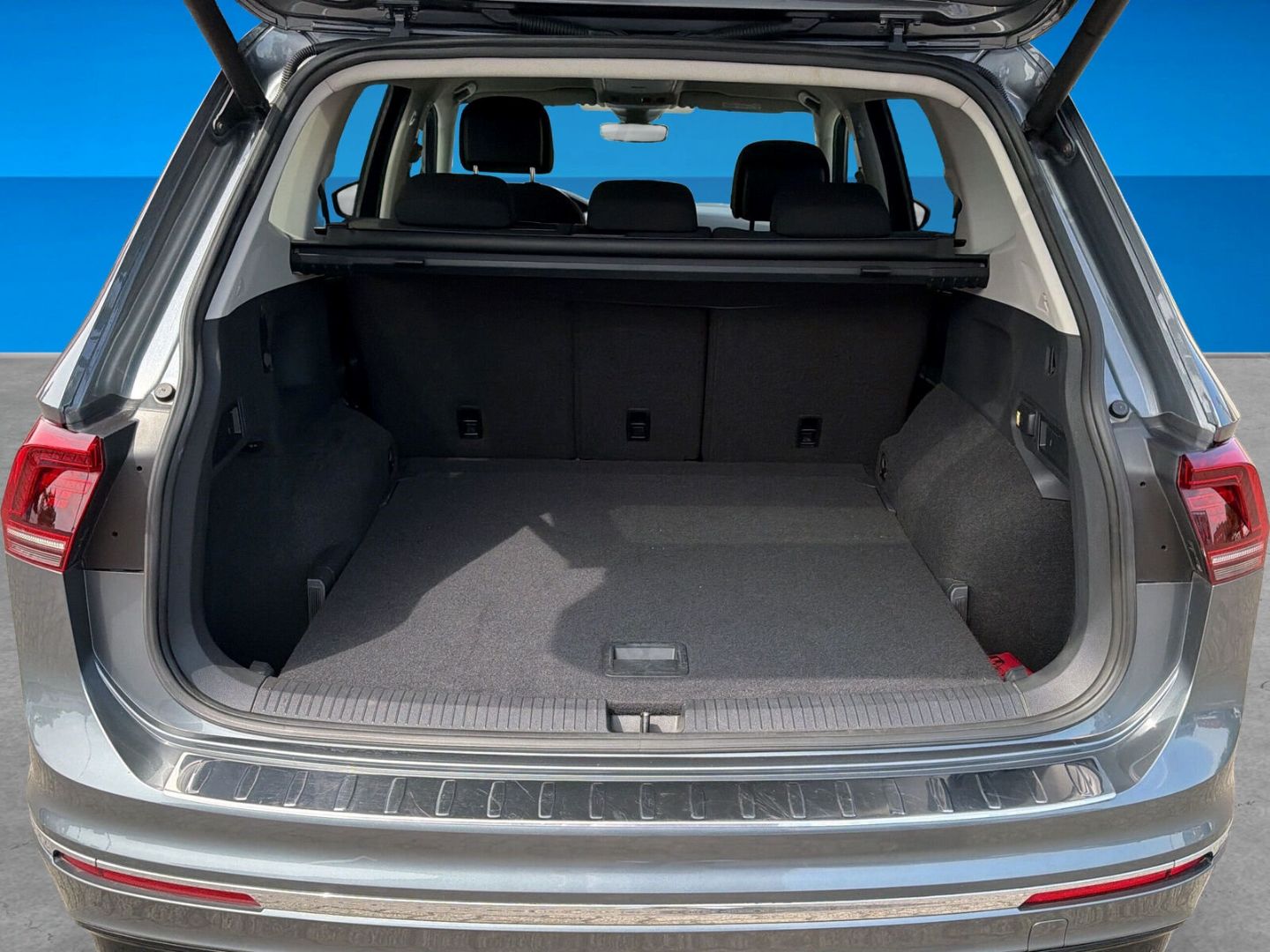 Fahrzeug 11 Fahrzeugabbildung Volkswagen Tiguan Allspace 2.0 TDI Highline 4Motion Rear Vi