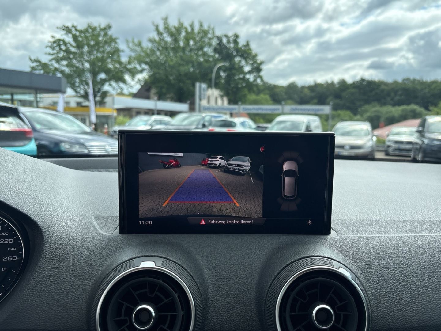 Fahrzeug 16 Fahrzeugabbildung Audi Q2 35 TFSI DSG B.O. CAM SHZ CARPLAY ALLWETTER