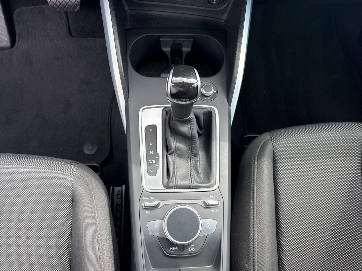 Fahrzeug 19 Fahrzeugabbildung Audi Q2 35 TFSI DSG B.O. CAM SHZ CARPLAY ALLWETTER