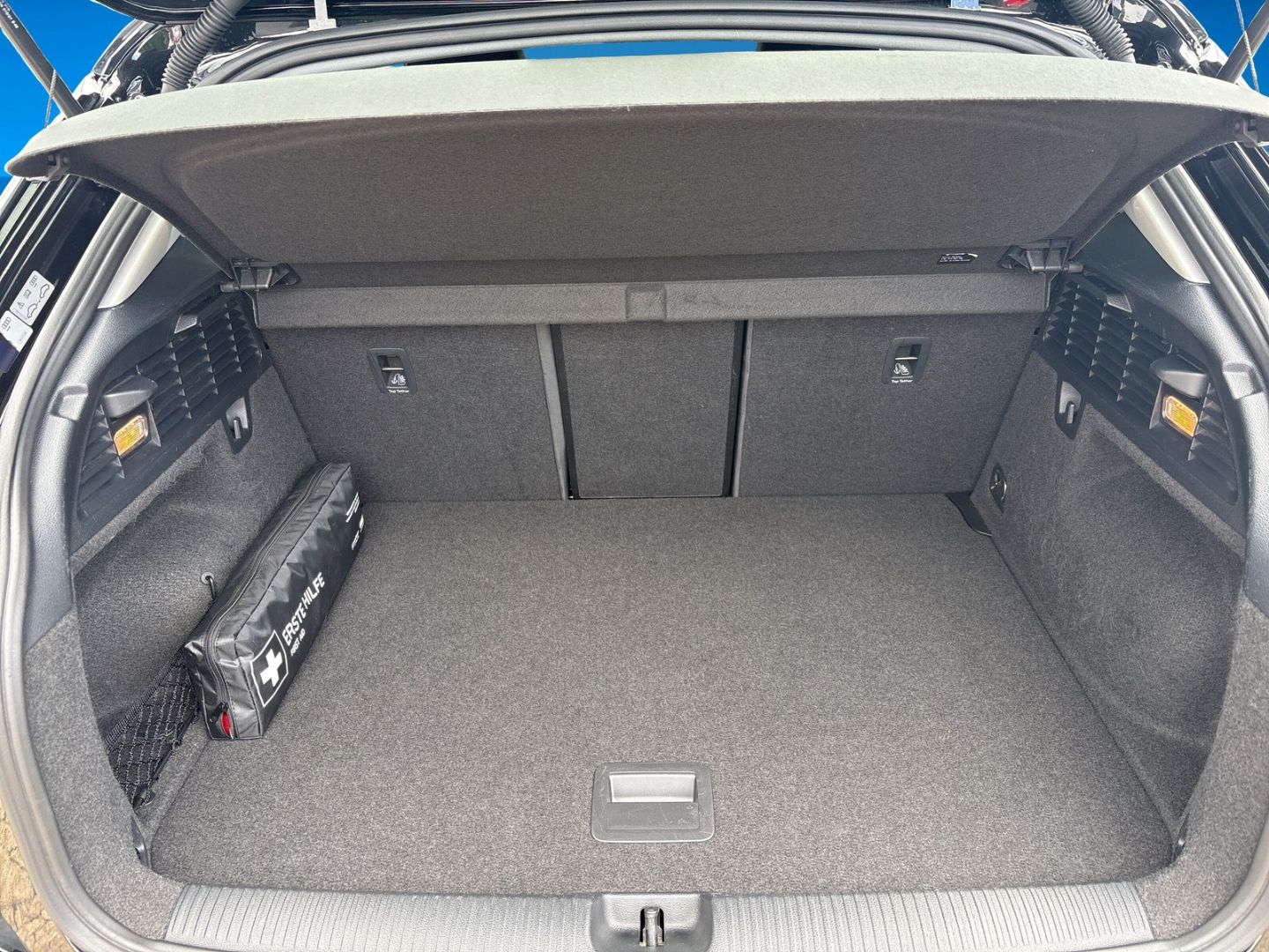 Fahrzeug 9 Fahrzeugabbildung Audi Q2 35 TFSI DSG B.O. CAM SHZ CARPLAY ALLWETTER