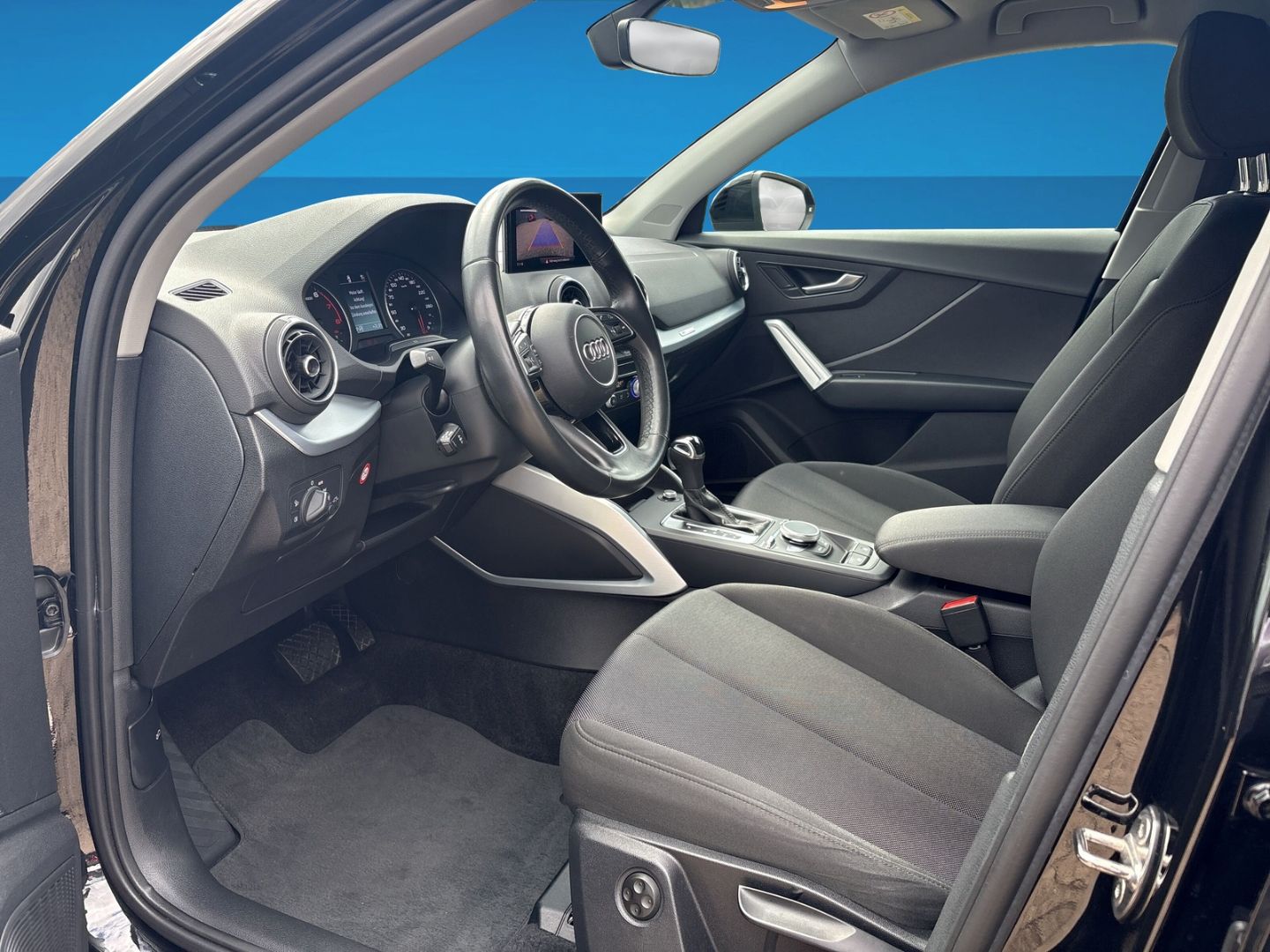 Fahrzeug 10 Fahrzeugabbildung Audi Q2 35 TFSI DSG B.O. CAM SHZ CARPLAY ALLWETTER