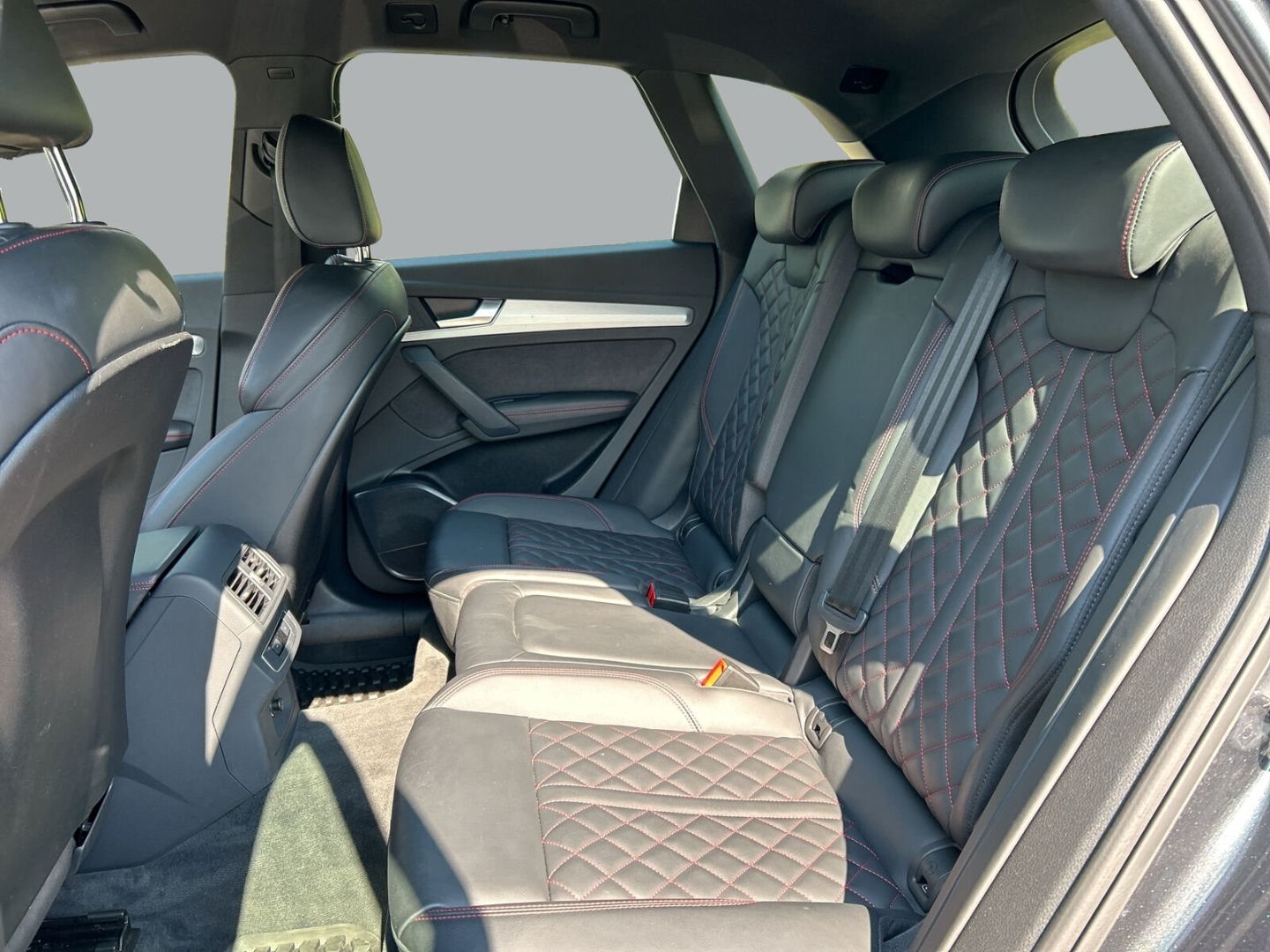 Fahrzeug 14 Fahrzeugabbildung Audi Q5 40 TDI quattro S Line Matrix S Sportsitze LED