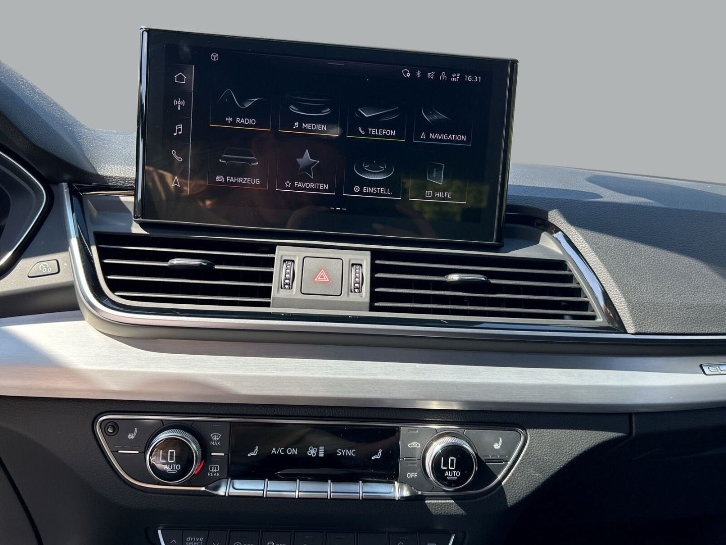 Fahrzeug 15 Fahrzeugabbildung Audi Q5 40 TDI quattro S Line Matrix S Sportsitze LED