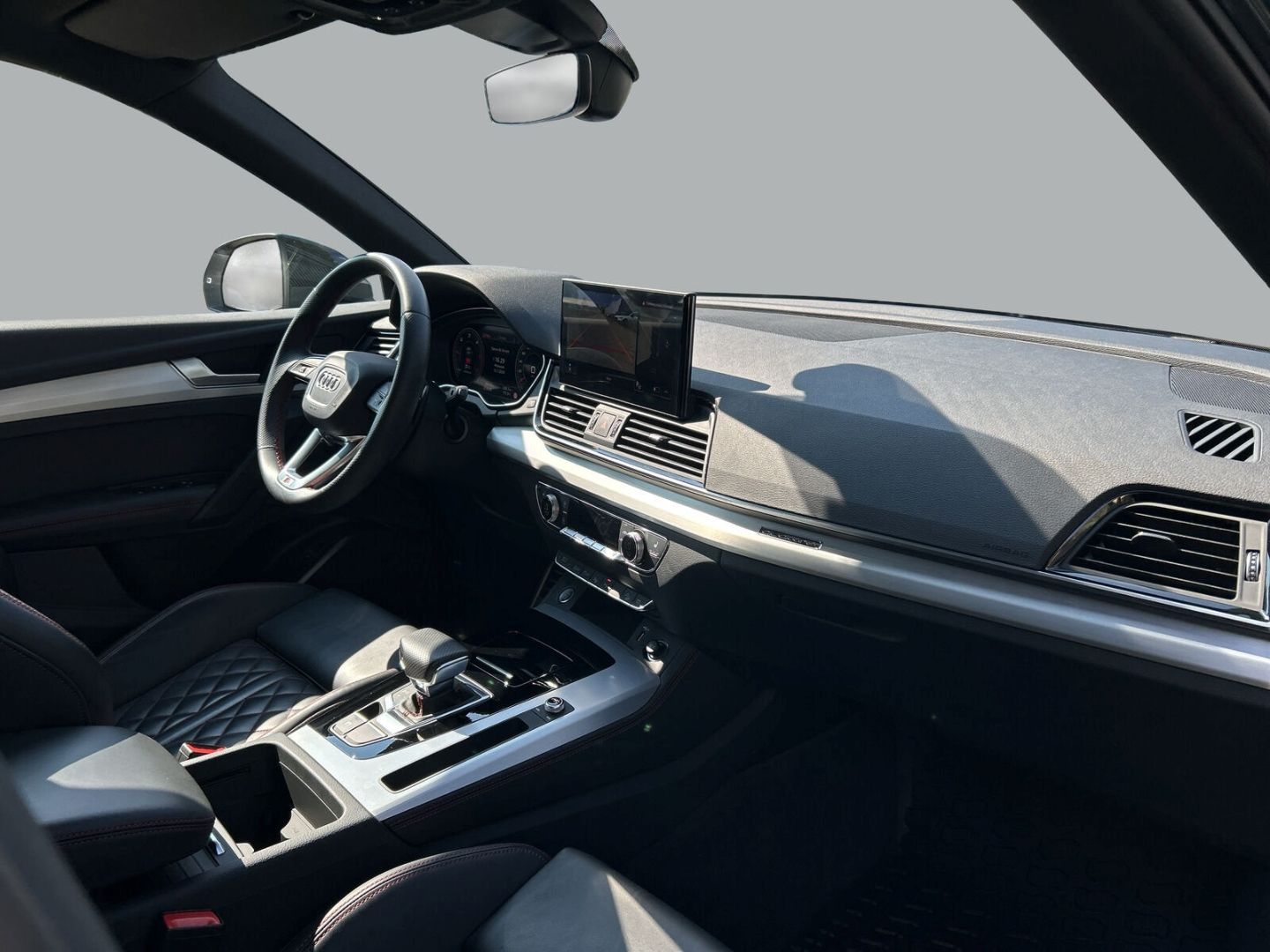 Fahrzeug 19 Fahrzeugabbildung Audi Q5 40 TDI quattro S Line Matrix S Sportsitze LED