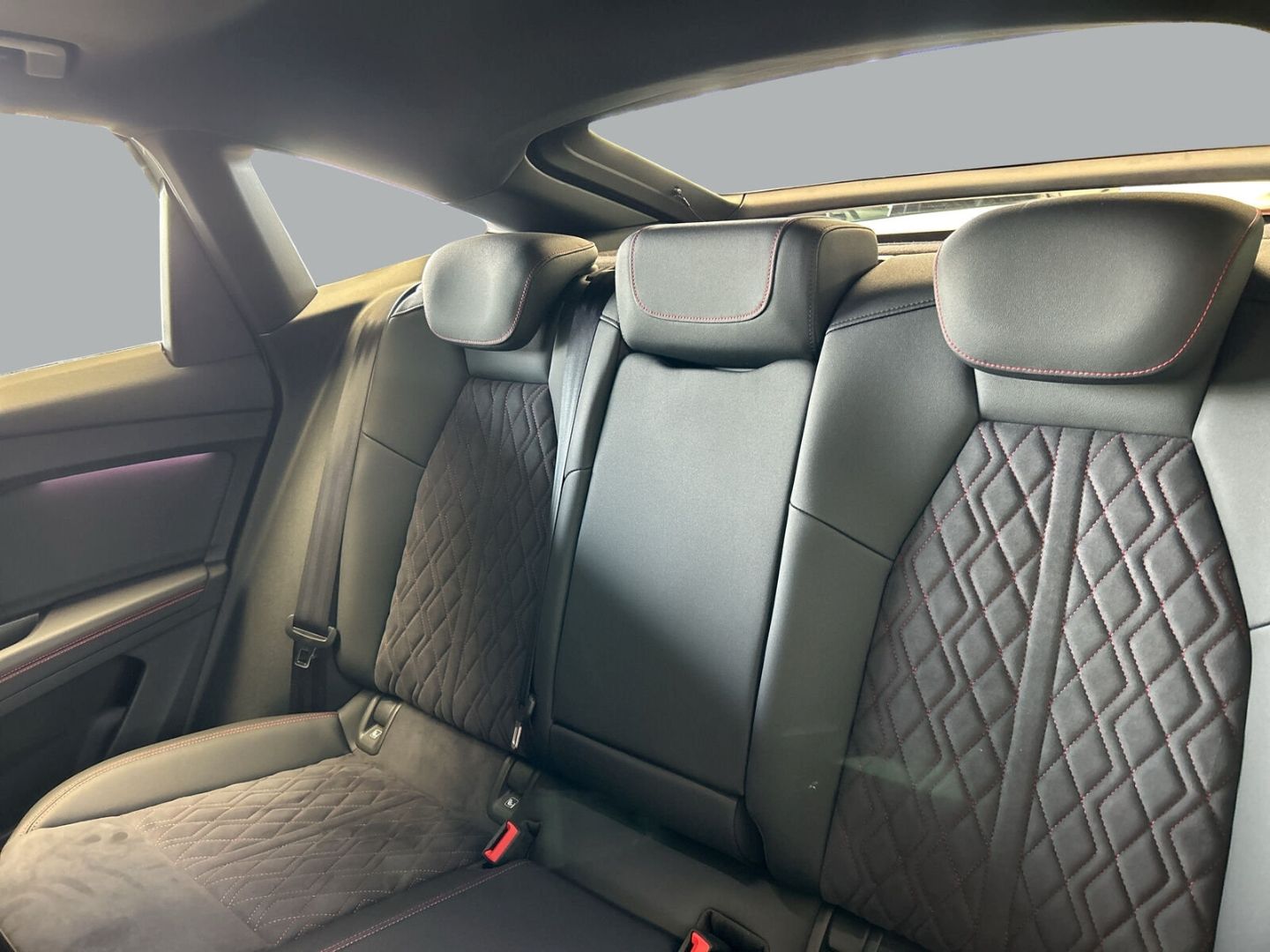 Fahrzeug 12 Fahrzeugabbildung Audi Q4 40 Sportback S Line Matrix LED Pano Wärmepump