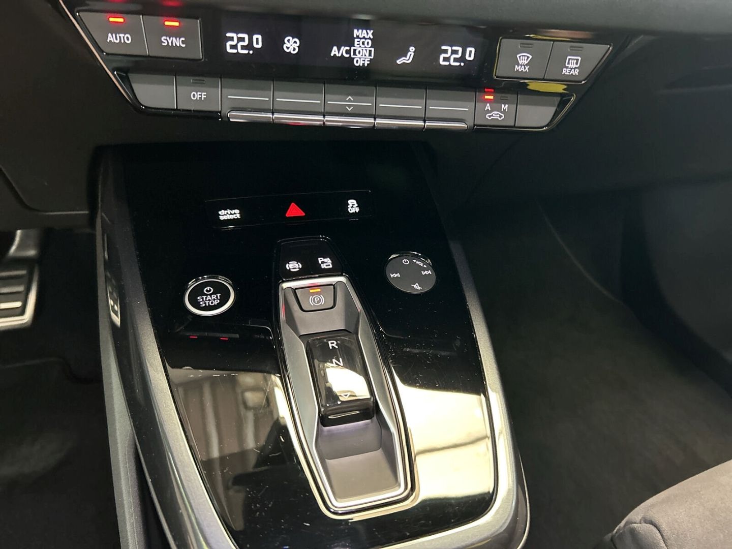 Fahrzeug 13 Fahrzeugabbildung Audi Q4 40 Sportback S Line Matrix LED Pano Wärmepump