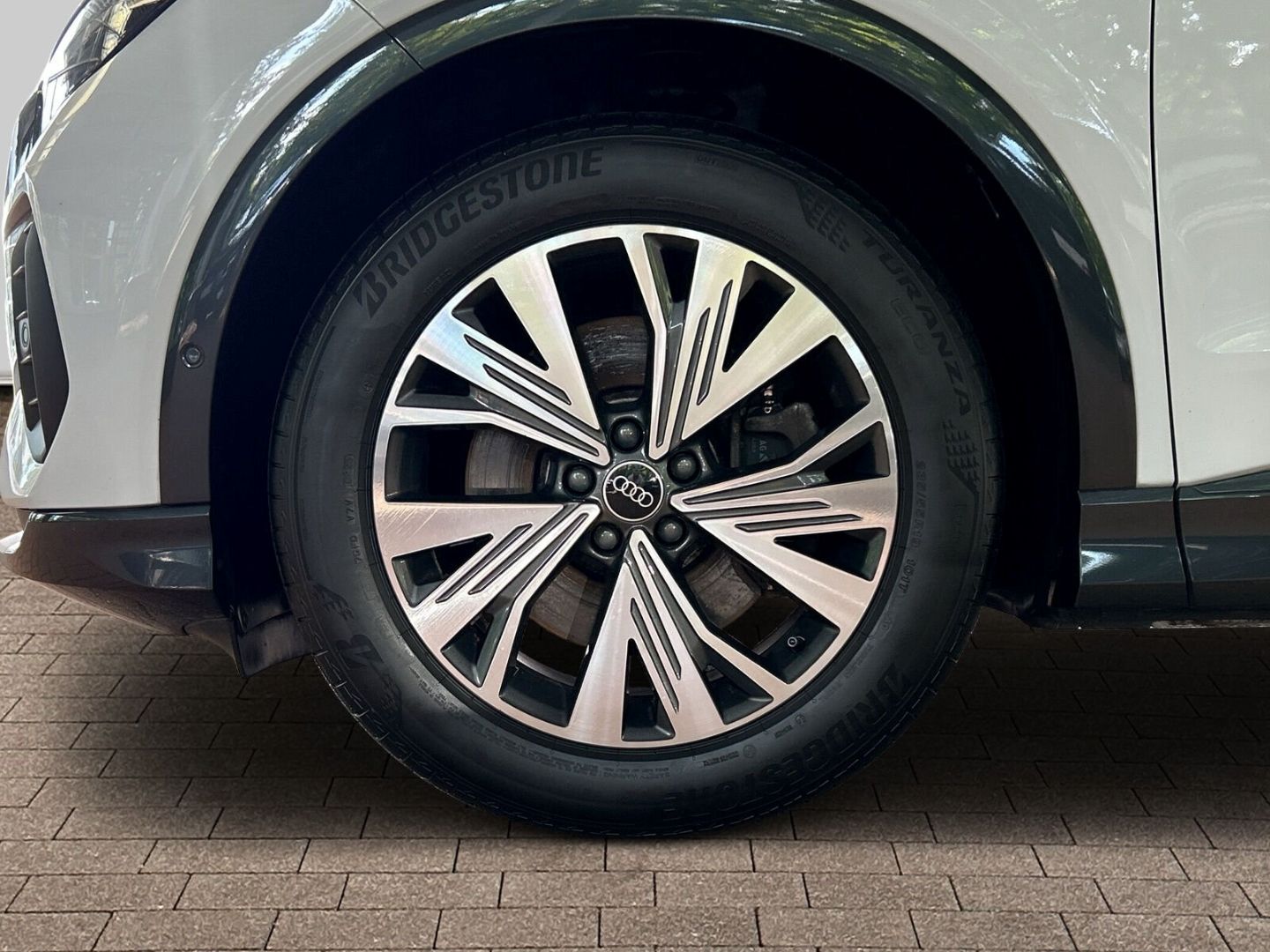 Fahrzeug 19 Fahrzeugabbildung Audi Q4 40 Sportback S Line Matrix LED Pano Wärmepump