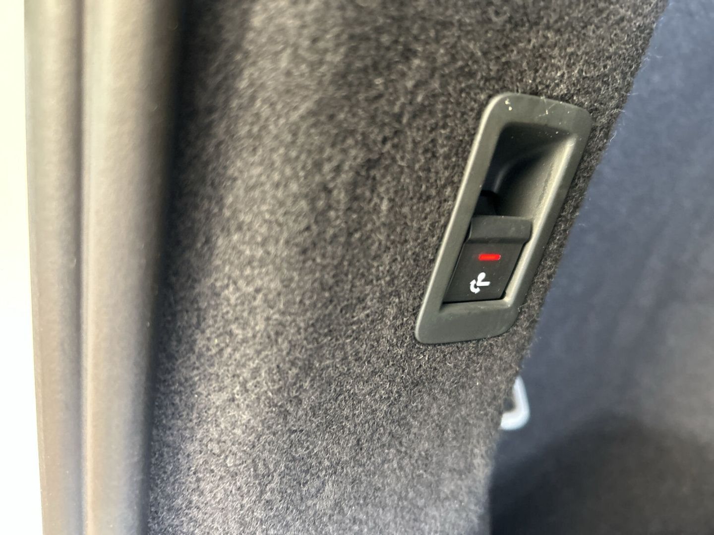 Fahrzeug 21 Fahrzeugabbildung Audi Q4 40 Sportback S Line Matrix LED Pano Wärmepump