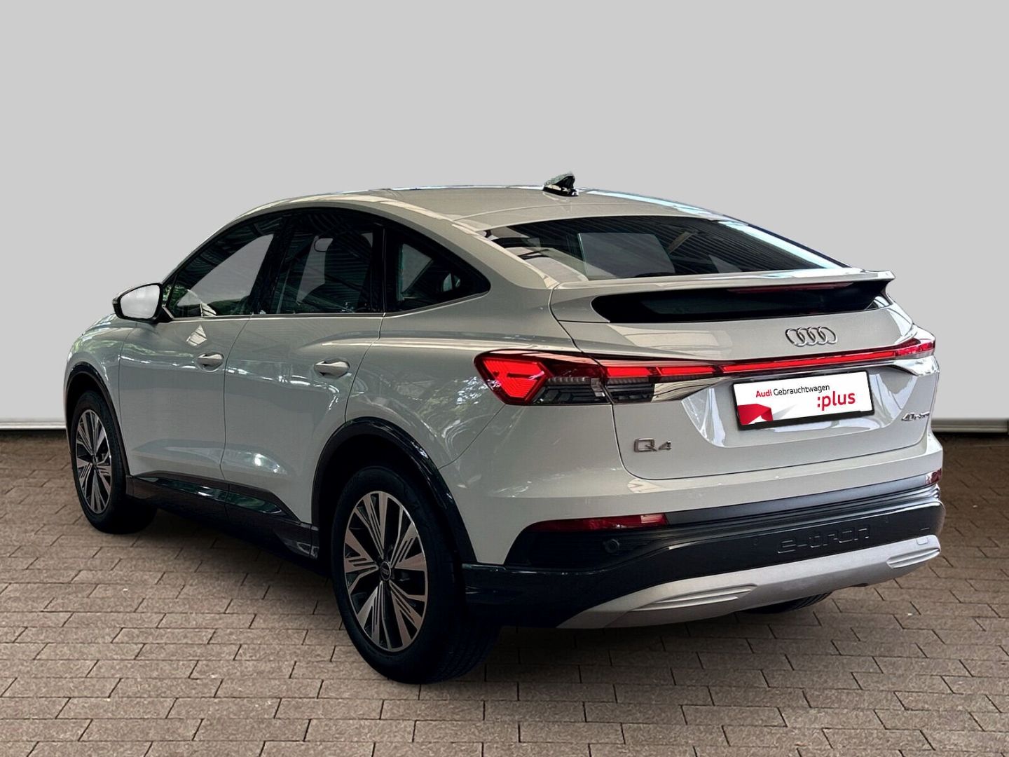 Fahrzeug 5 Fahrzeugabbildung Audi Q4 40 Sportback S Line Matrix LED Pano Wärmepump