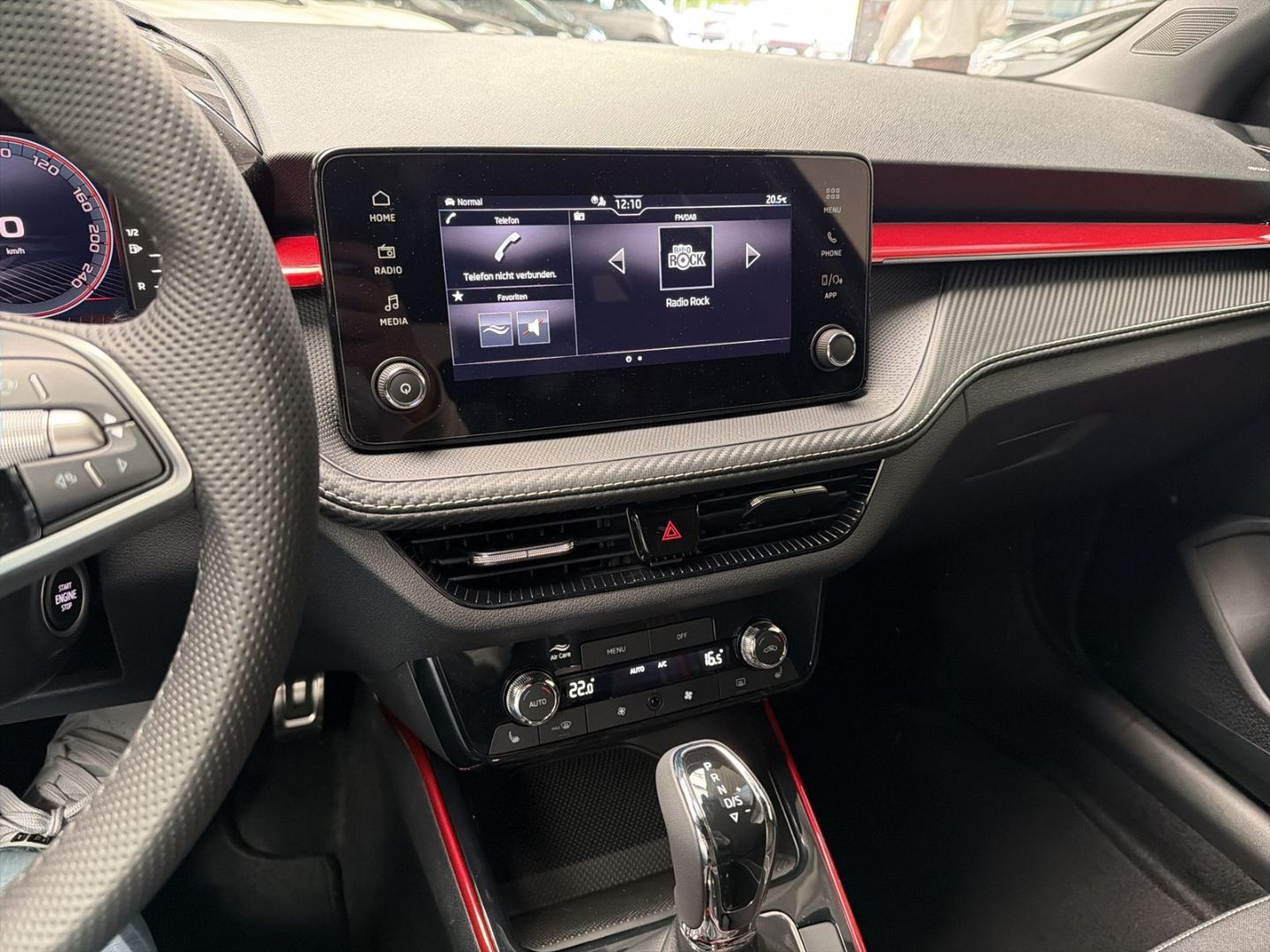 Fahrzeug 17 Fahrzeugabbildung SKODA Fabia 1.0 TSI Monte Carlo Virtual Cockpit Clima - mit KI generiert/bearbeitet