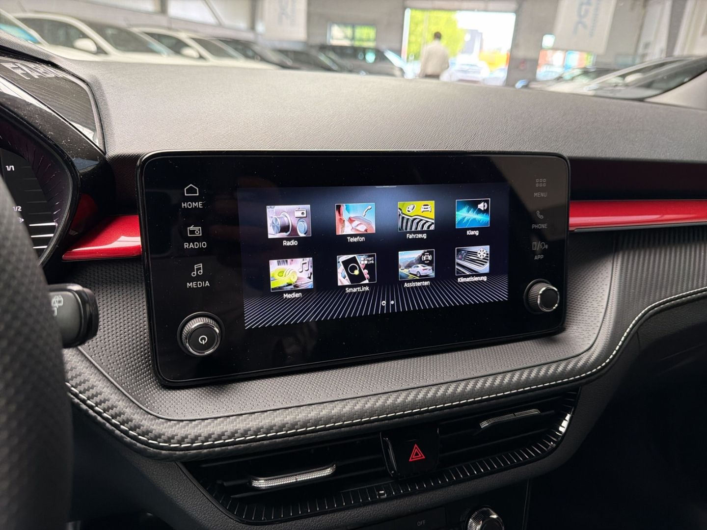 Fahrzeug 18 Fahrzeugabbildung SKODA Fabia 1.0 TSI Monte Carlo Virtual Cockpit Clima - mit KI generiert/bearbeitet
