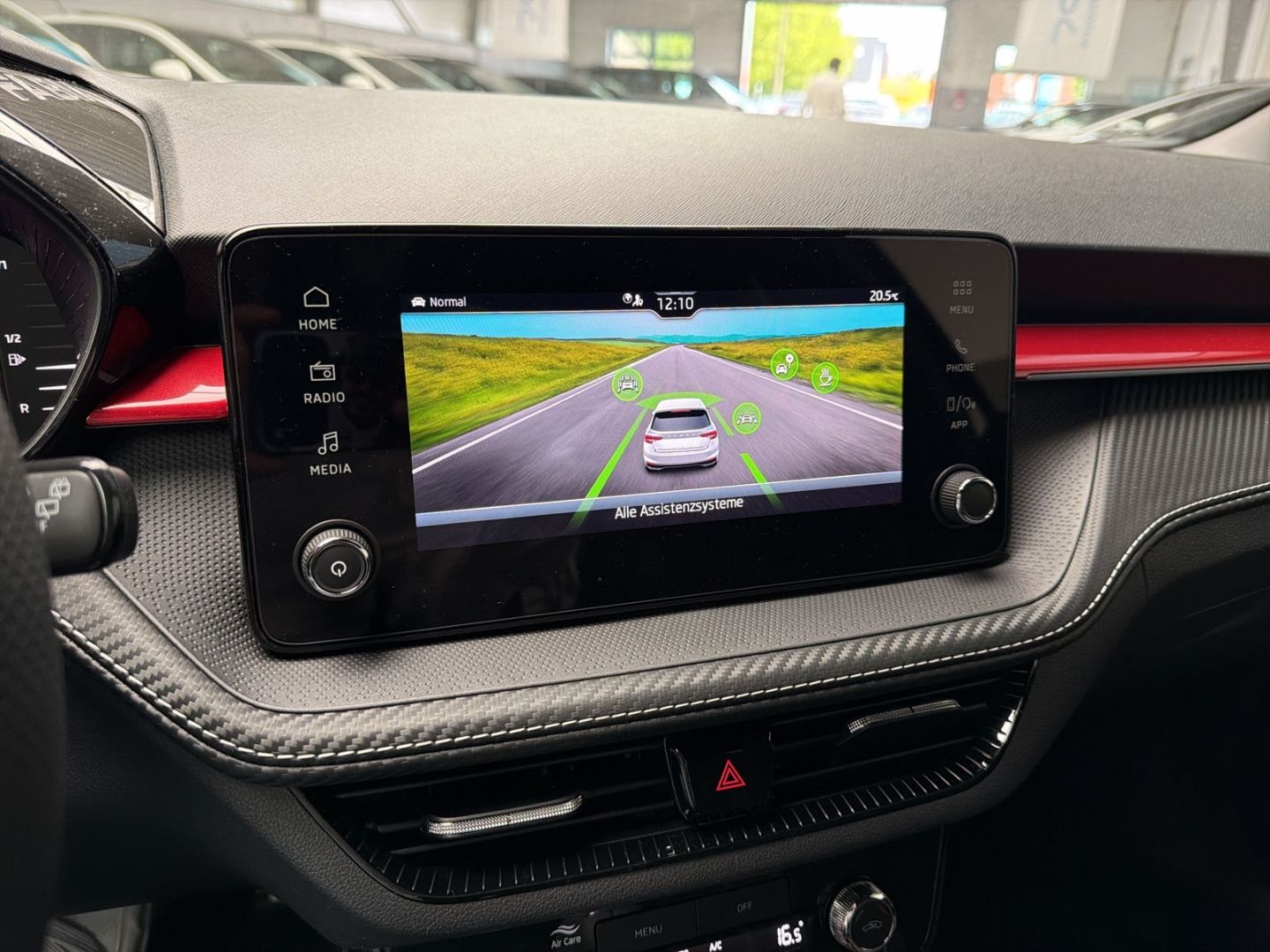 Fahrzeug 19 Fahrzeugabbildung SKODA Fabia 1.0 TSI Monte Carlo Virtual Cockpit Clima - mit KI generiert/bearbeitet