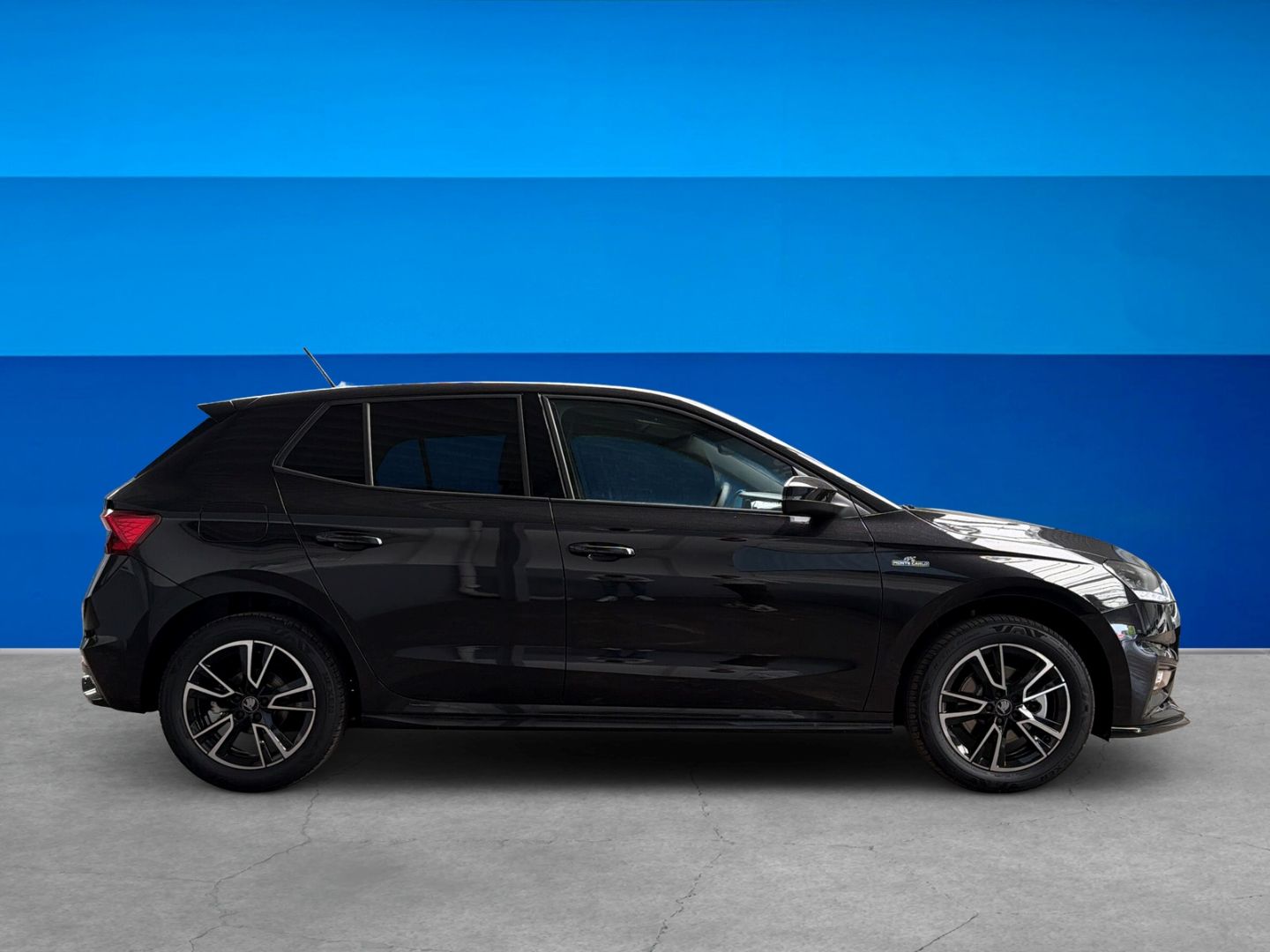 Fahrzeug 4 Fahrzeugabbildung SKODA Fabia 1.0 TSI Monte Carlo Virtual Cockpit Clima - mit KI generiert/bearbeitet